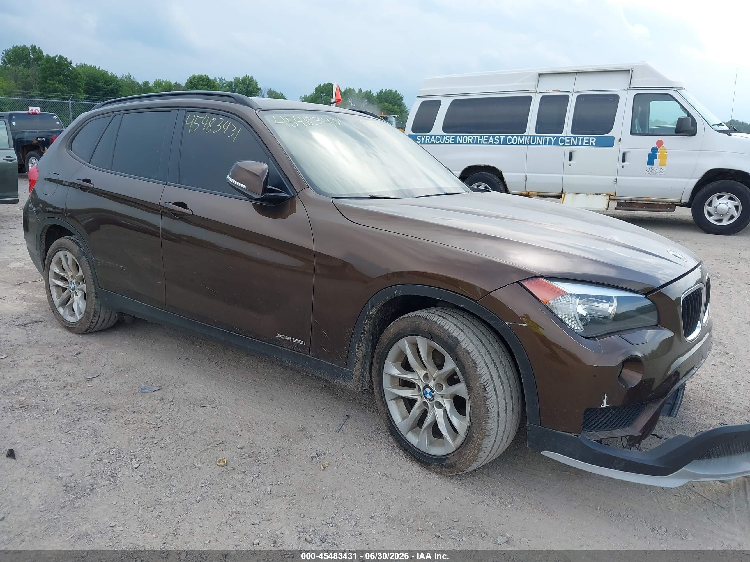 2015 BMW X1 xDrive28i, VIN WBAVL1C50FVY31310 — Front end