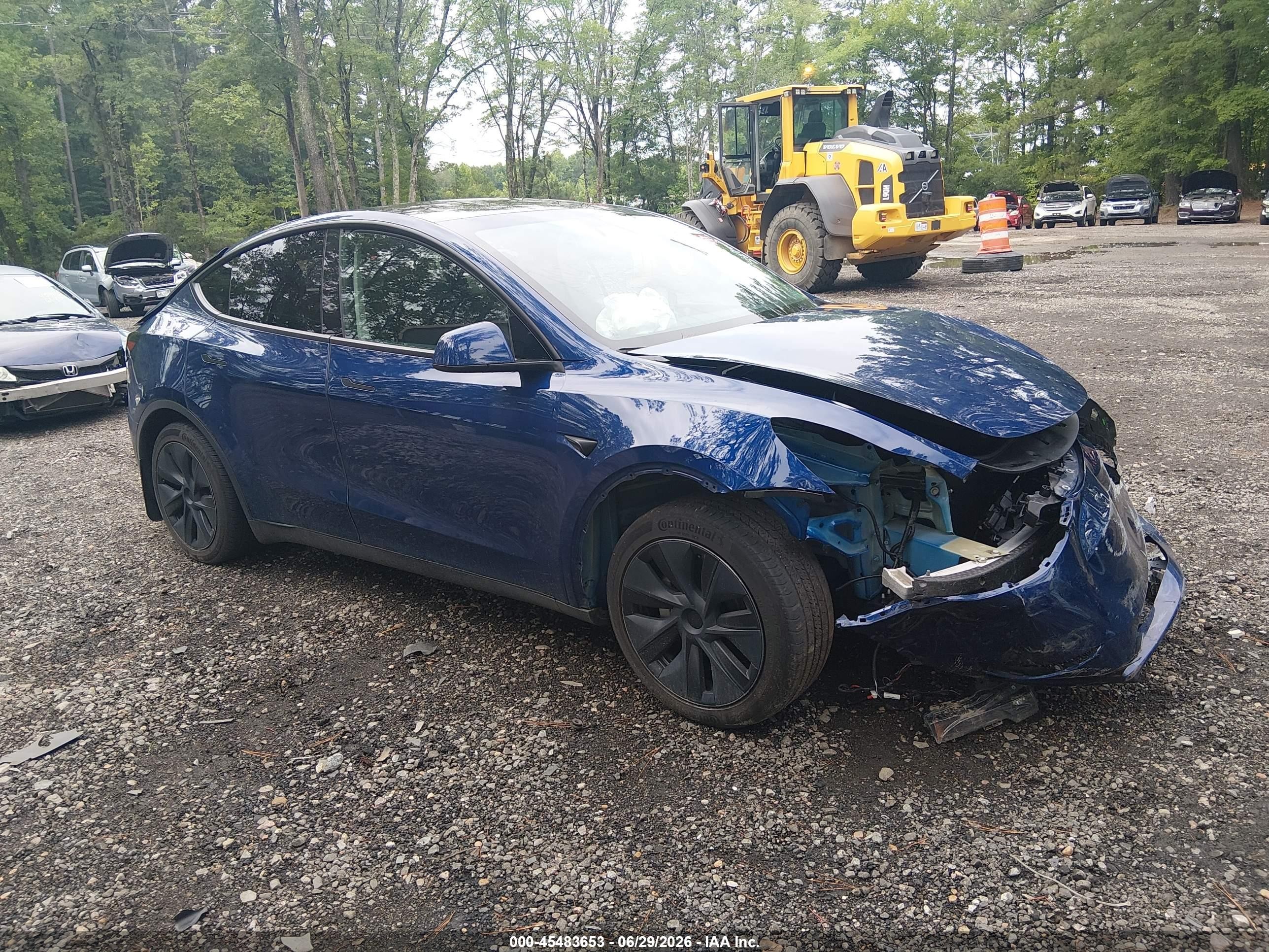 2024 Tesla Model Y Long Range, VIN 7SAYGAEE2RF183282 — All over