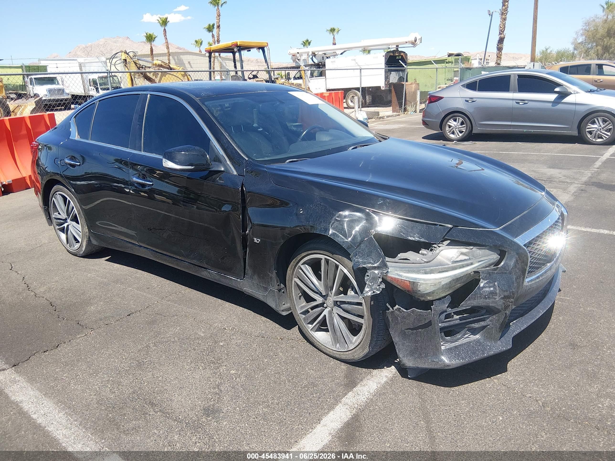 2015 Infiniti Q50 Premium, VIN JN1BV7AP6FM348372 — Front end