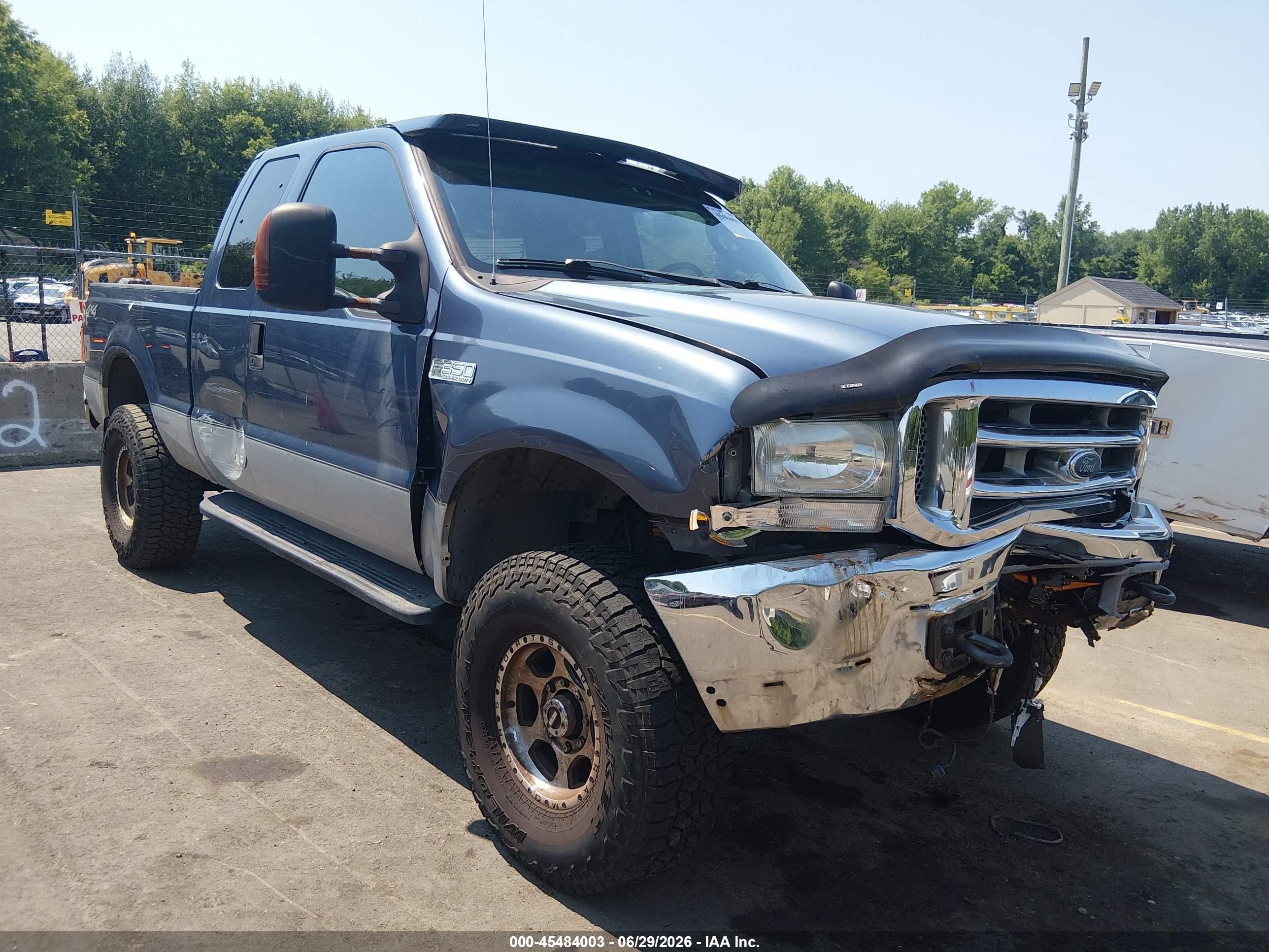 2004 Ford F-350 XL, VIN 1FTSX31L24EB62753 — Front end