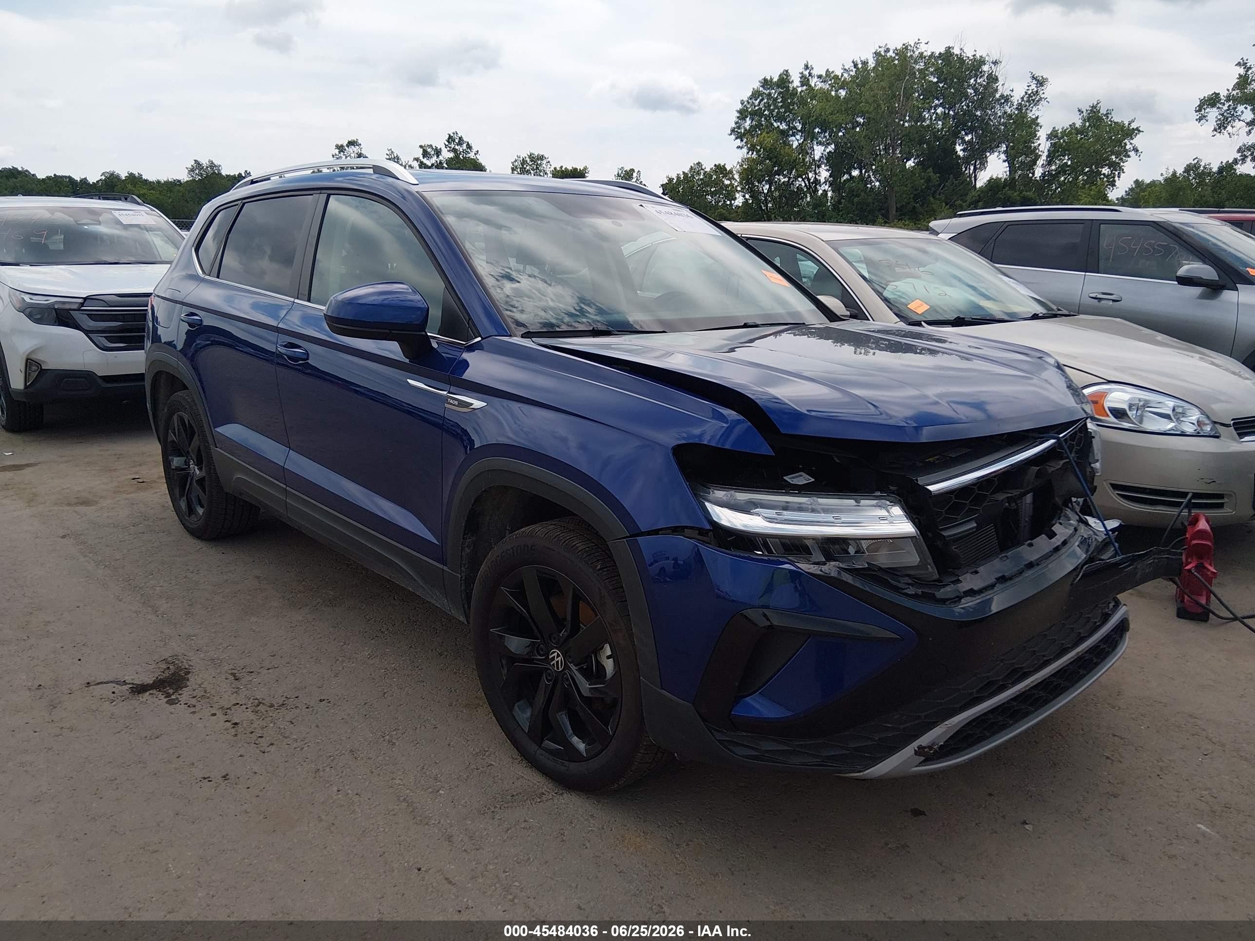 2022 Volkswagen Taos SE, VIN 3VVLX7B25NM079610 — Front end