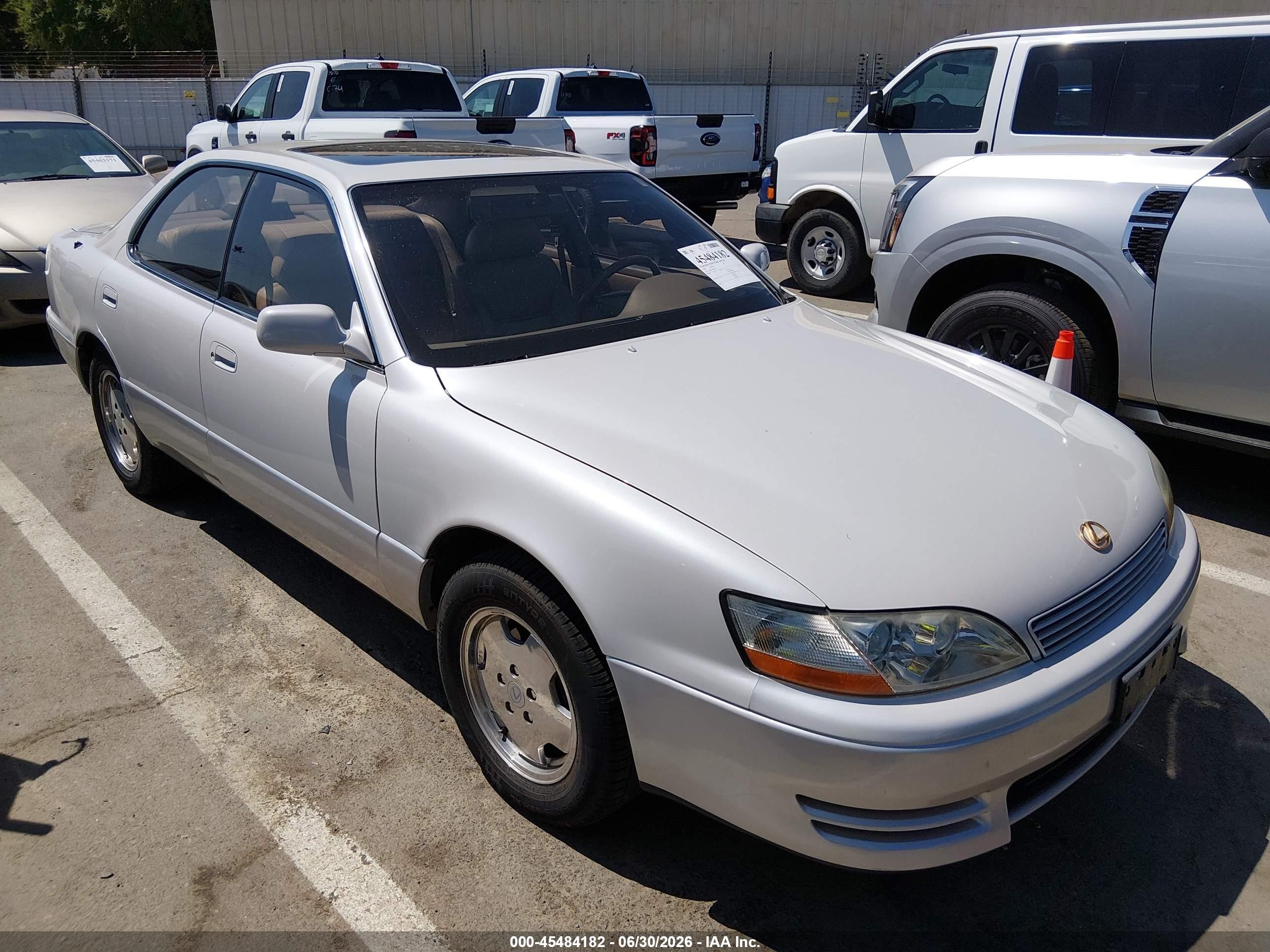 1994 Lexus ES 300, VIN JT8GK13T9R0057121 — Normal wear