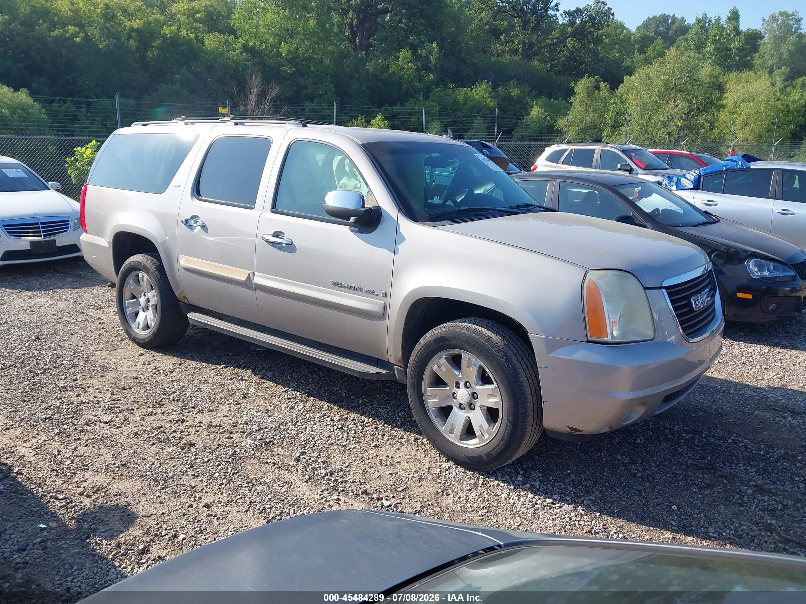 2007 GMC Yukon XL SLT, VIN 1GKFK16387J344339 — Side