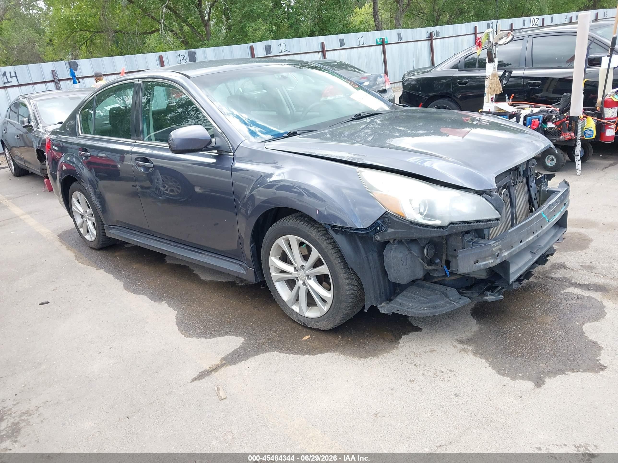2014 Subaru Legacy Premium, VIN 4S3BMBC61E3034527 — Перед