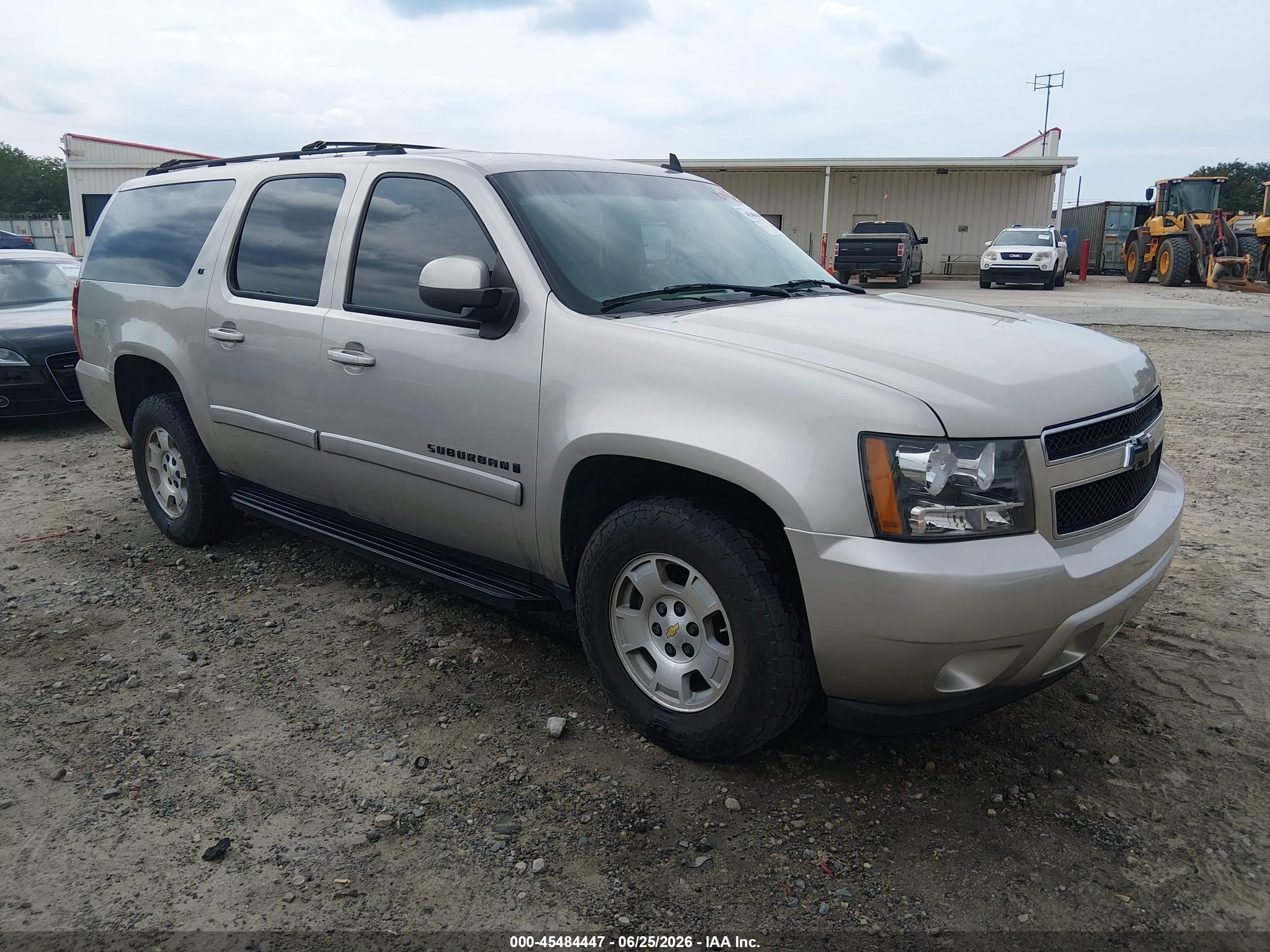 2007 Chevrolet Suburban LT, VIN 1GNFC16J67J211822 — Normal wear