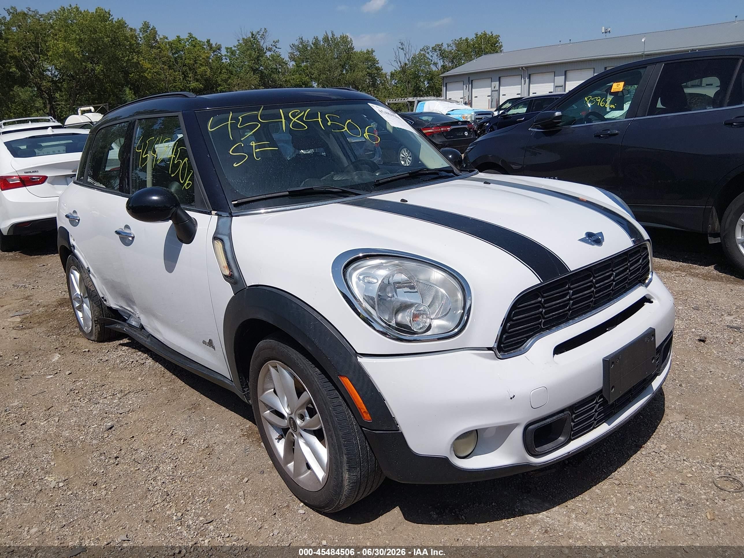 2011 MINI Countryman S, VIN WMWZC5C59BWL55474 — Side