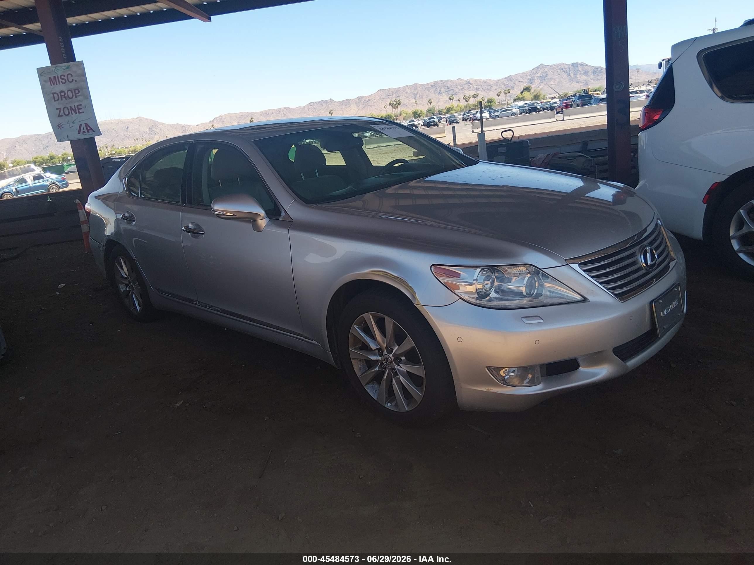 2011 Lexus LS 460, VIN JTHBL5EF3B5106991 — Side