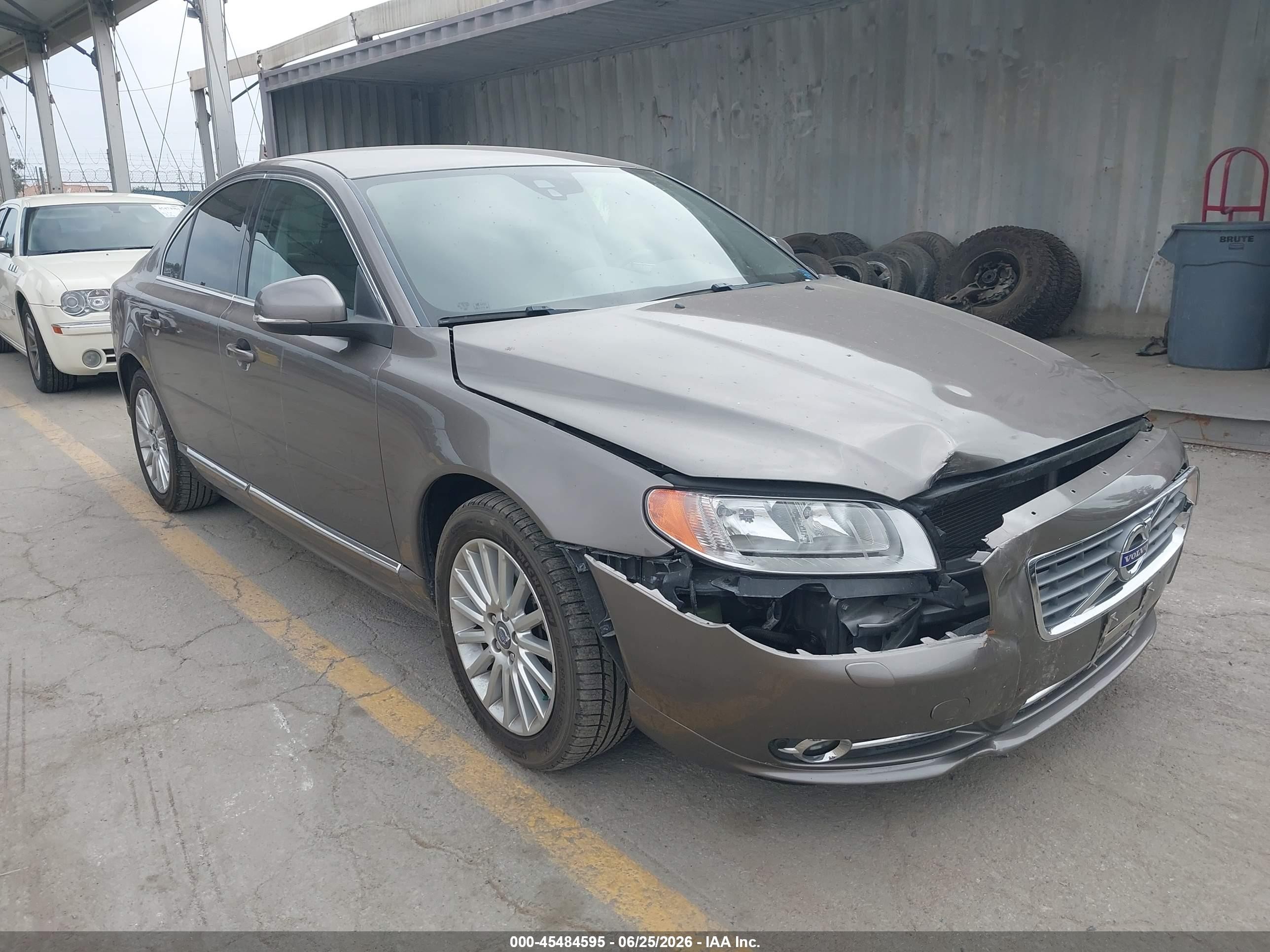 2012 Volvo S80 3.2L, VIN YV1940AS0C1151277 — Перед