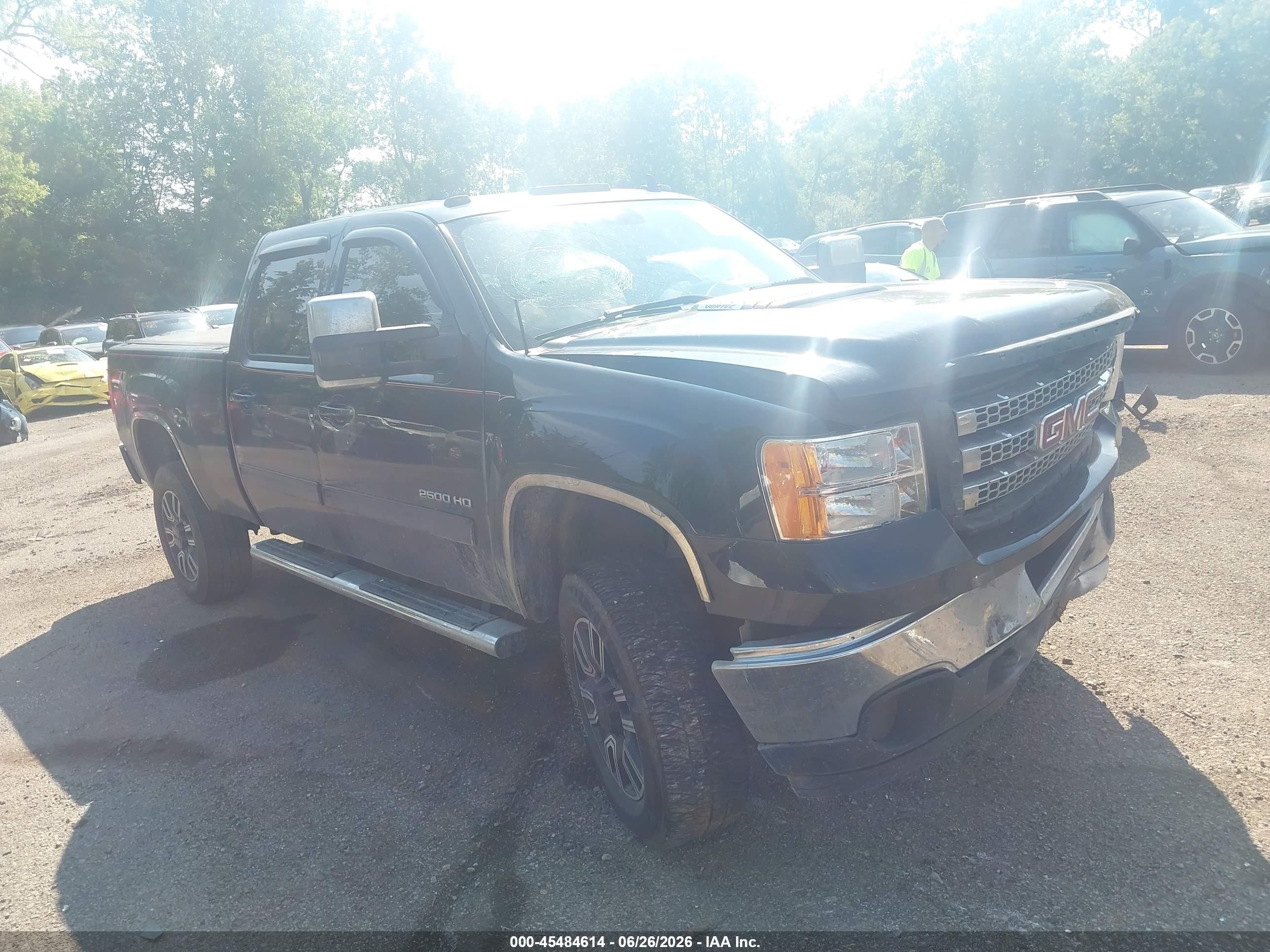 2012 GMC Sierra 2500HD SLT, VIN 1GT121EG7CF209313 — Front end