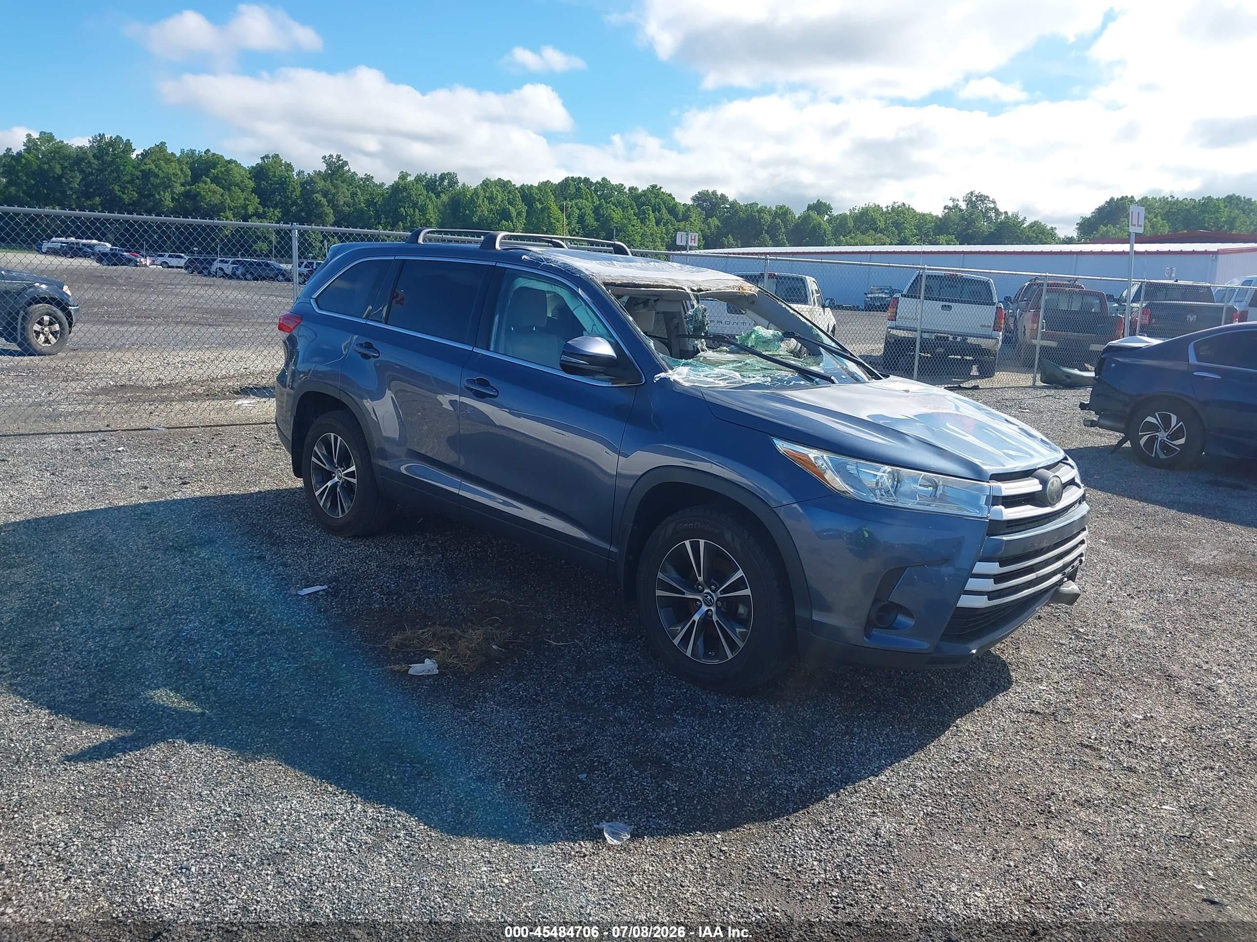 2019 Toyota Highlander LE, VIN 5TDZARFH1KS046328 — Front end