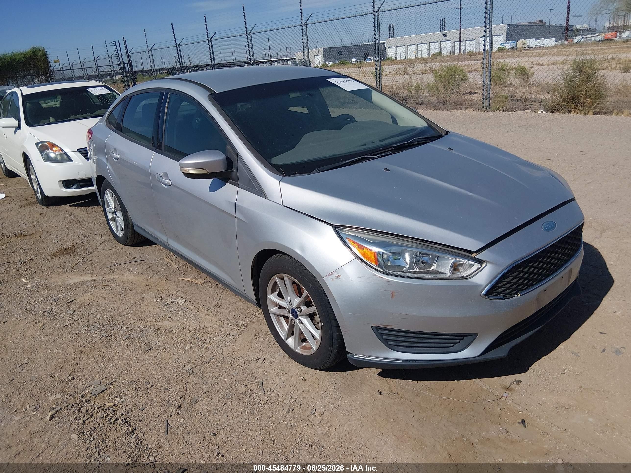 2015 Ford Focus SE, VIN 1FADP3F25FL316563 — Normal wear