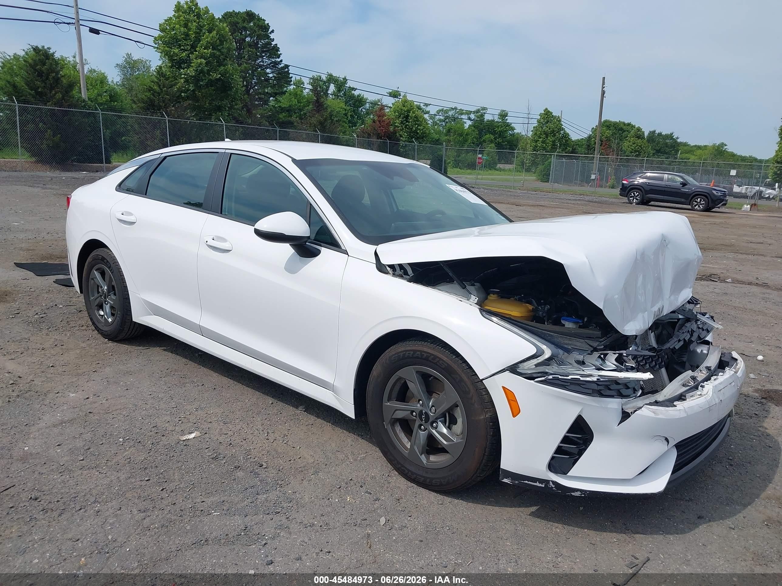 2022 Kia K5 LXS, VIN 5XXG14J25NG132292 — Front end