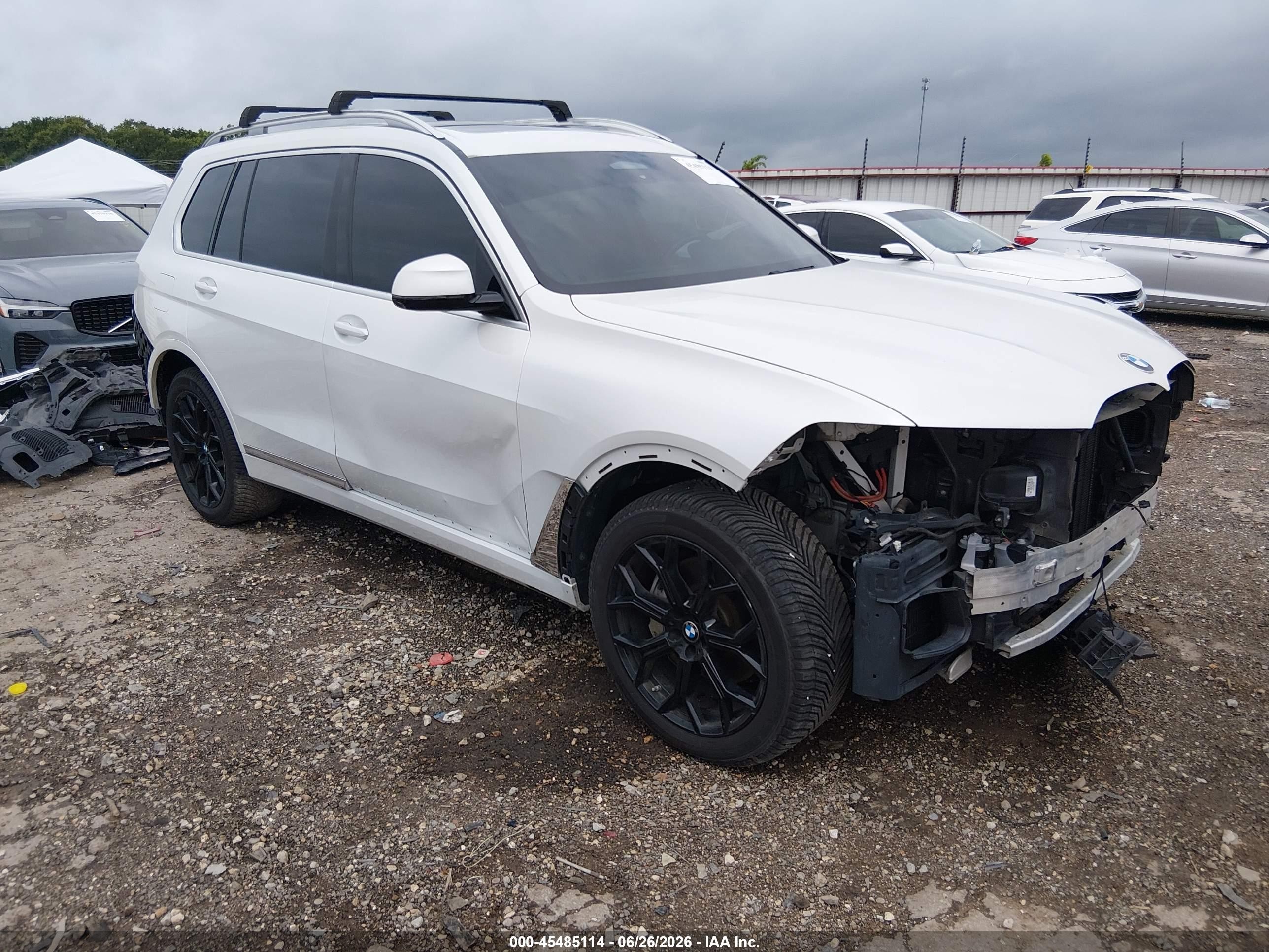 2019 BMW X7 xDrive50i, VIN 5UXCX4C59KLS35603 — Front end