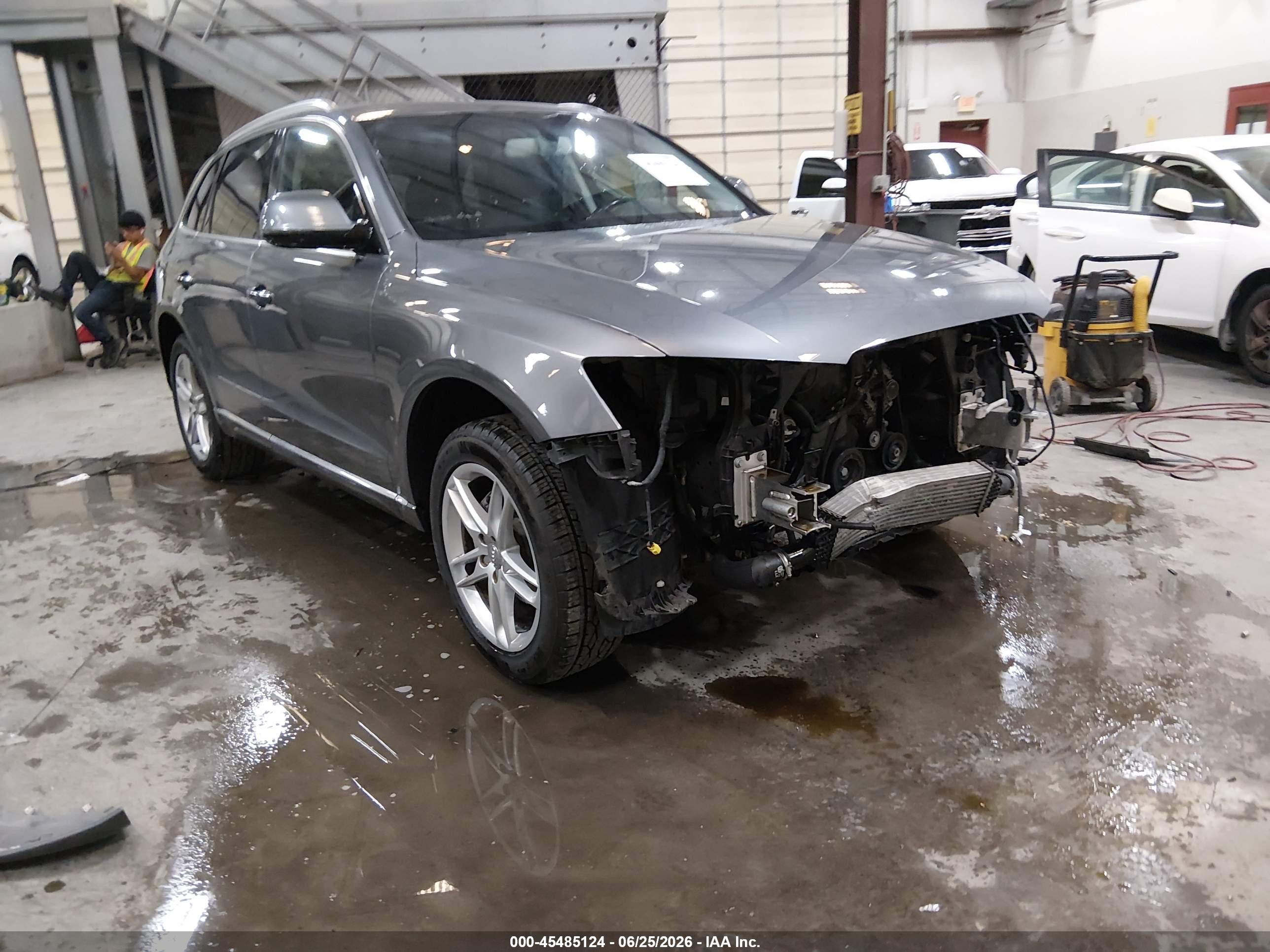 2016 Audi Q5 Premium Plus, VIN WA1L2AFP0GA093151 — Front end