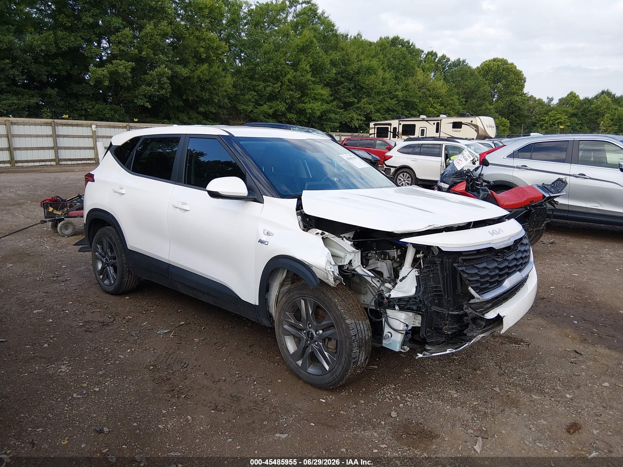 2022 Kia Seltos LX, VIN KNDEPCAAXN7236731 — Front end