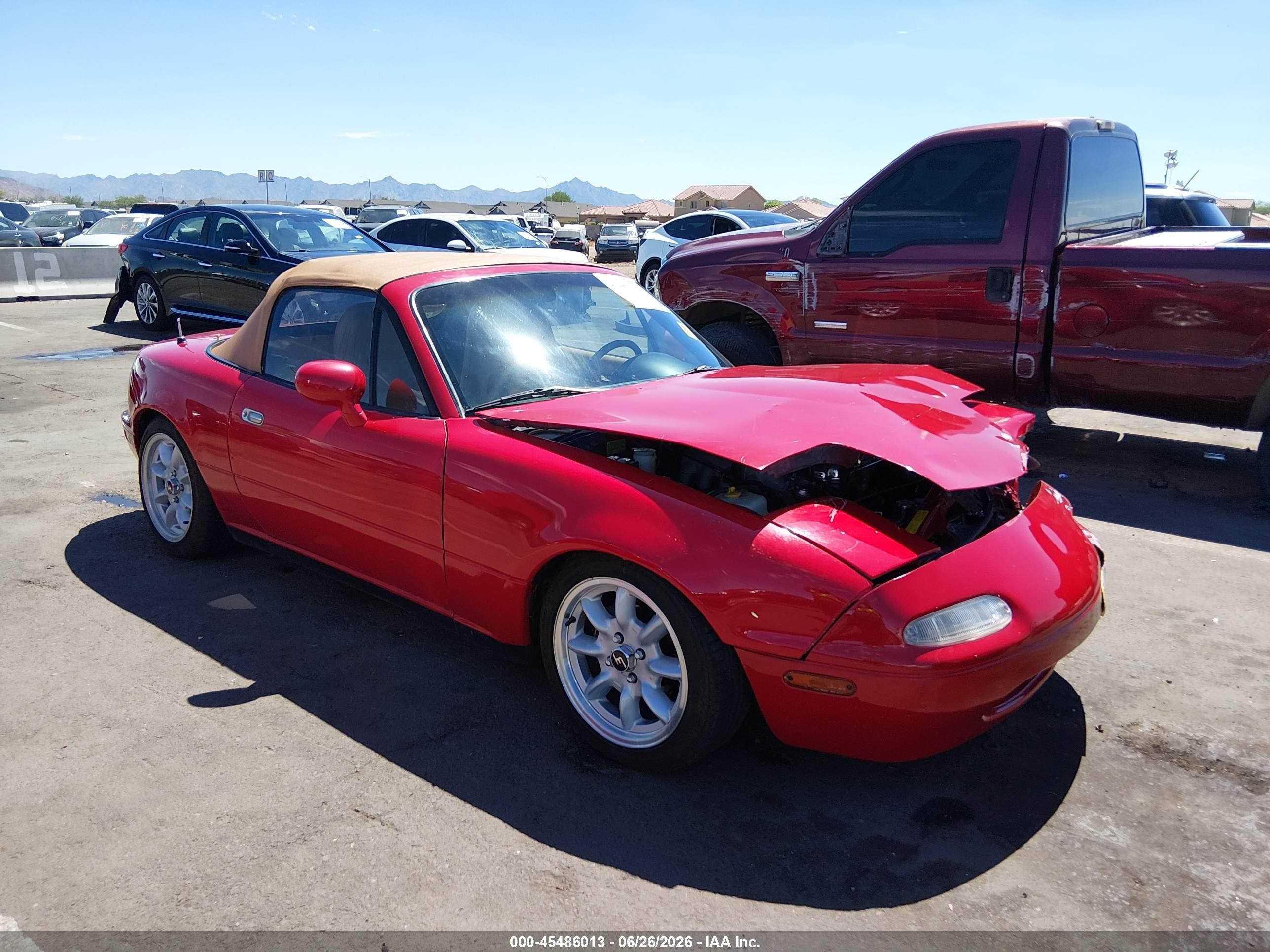 1993 Mazda MX-5 Miata, VIN JM1NA3512P0412999 — Front end