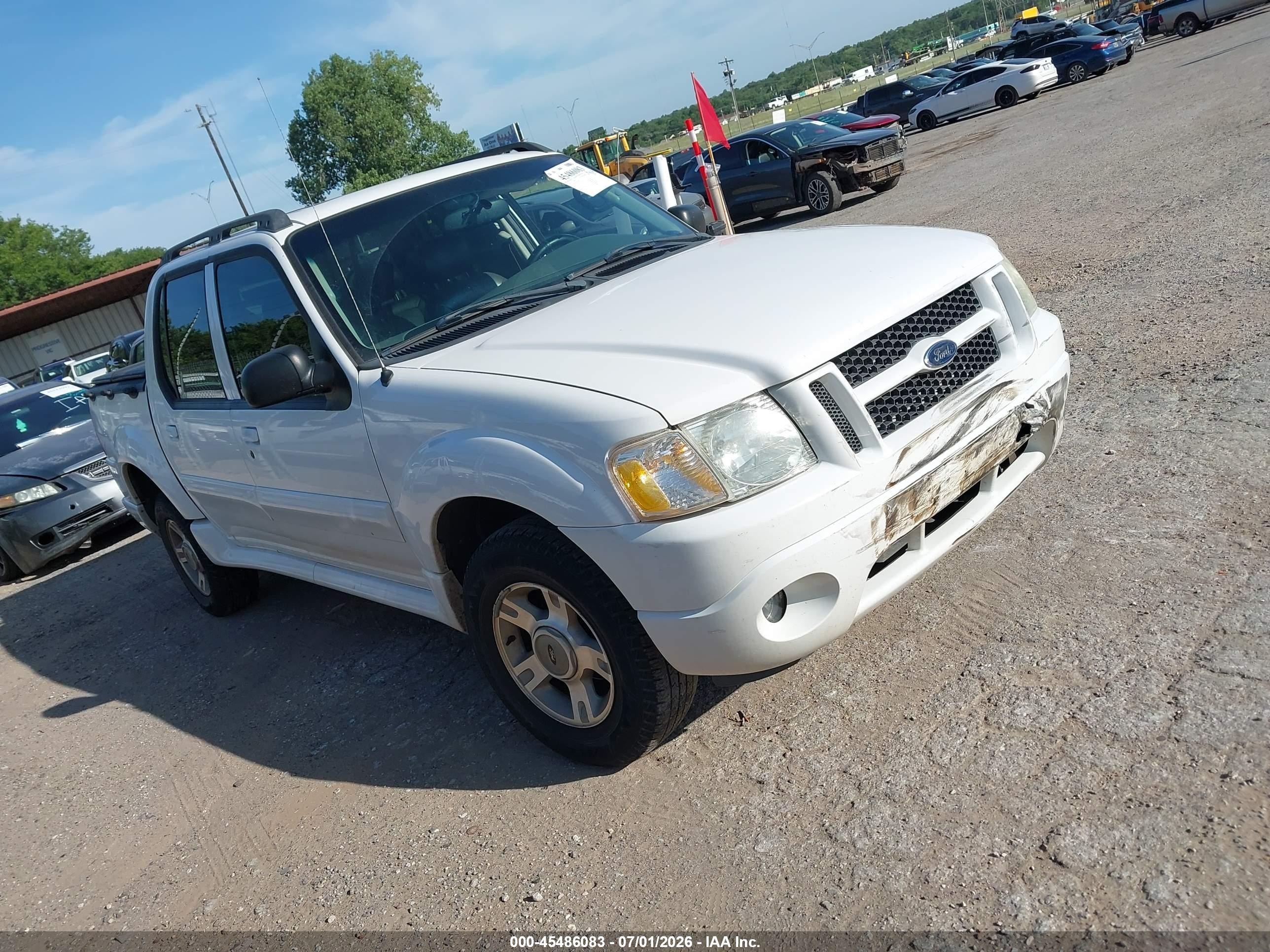 2004 Ford Explorer Sport Trac XLS, VIN 1FMZU67K94UA38603 — Front end