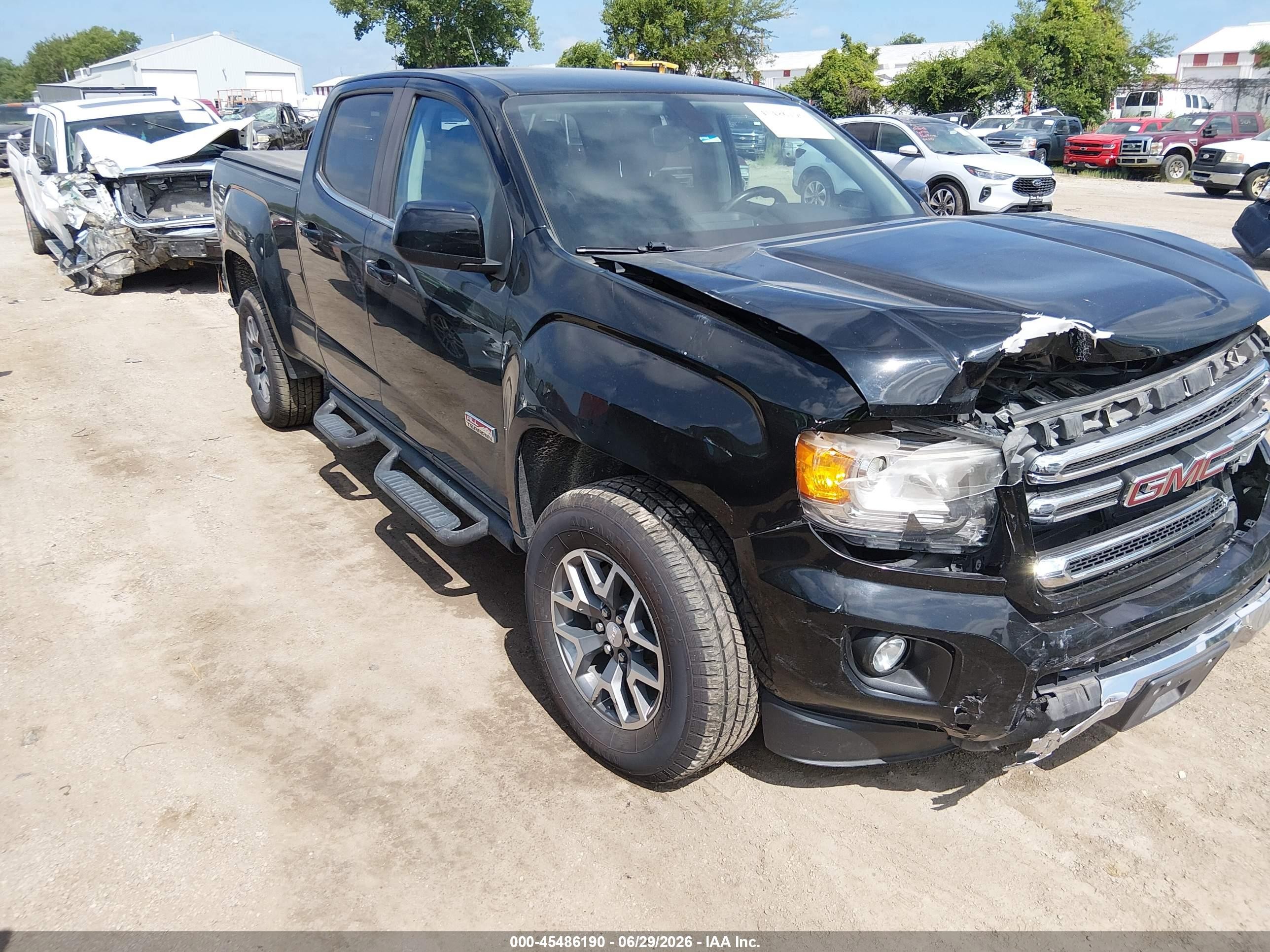 2017 GMC Canyon 4WD SLE, VIN 1GTG6CEN5H1204334 — Front end