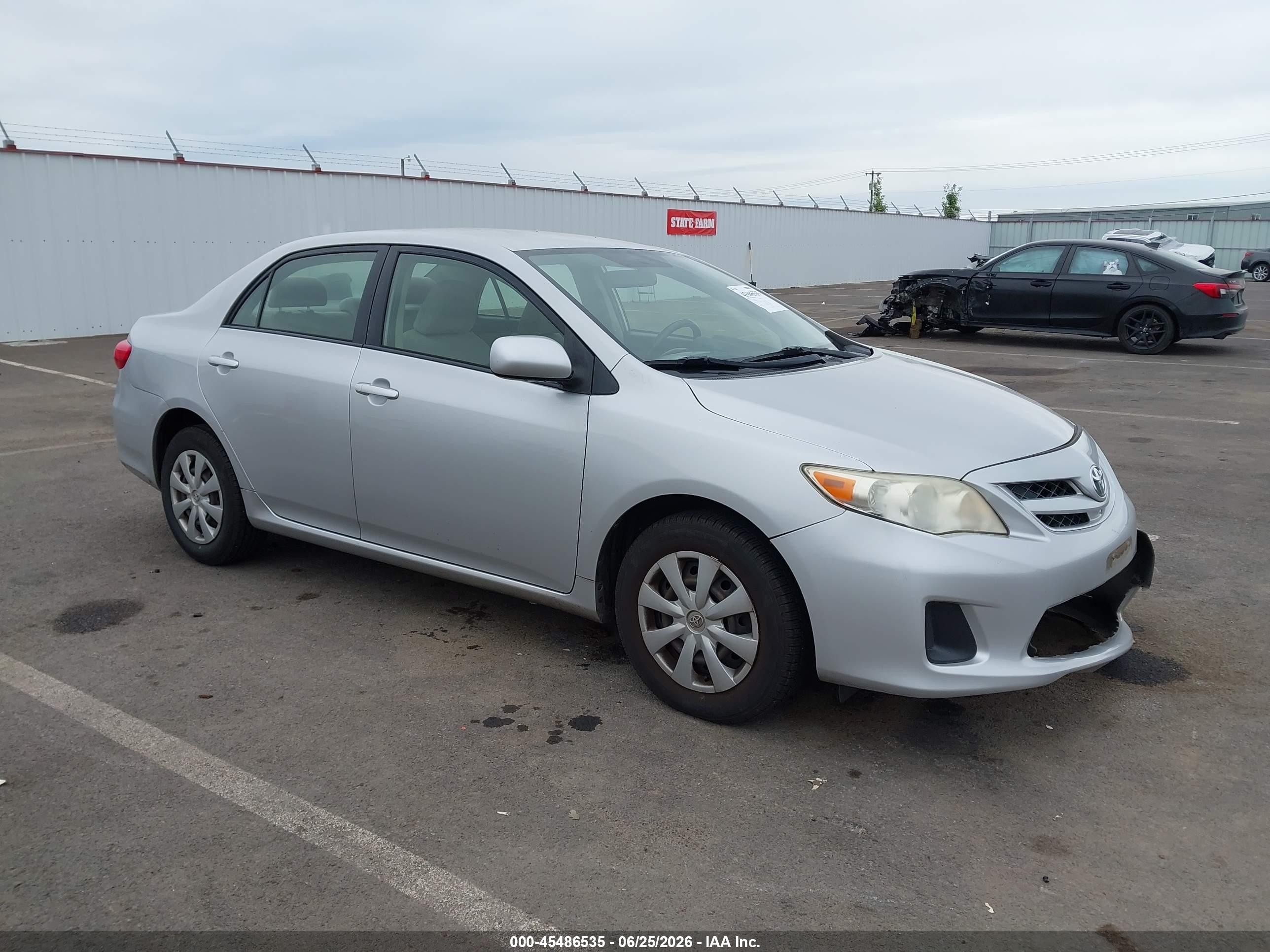 2011 Toyota Corolla LE, VIN JTDBU4EE4B9165055 — Front end