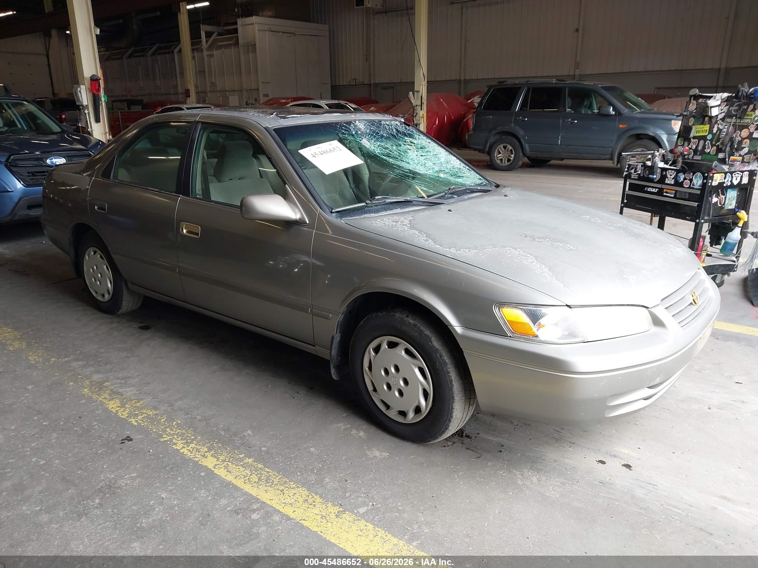 1997 Toyota Camry LE, VIN JT2BG22K8V0090819 — Front end
