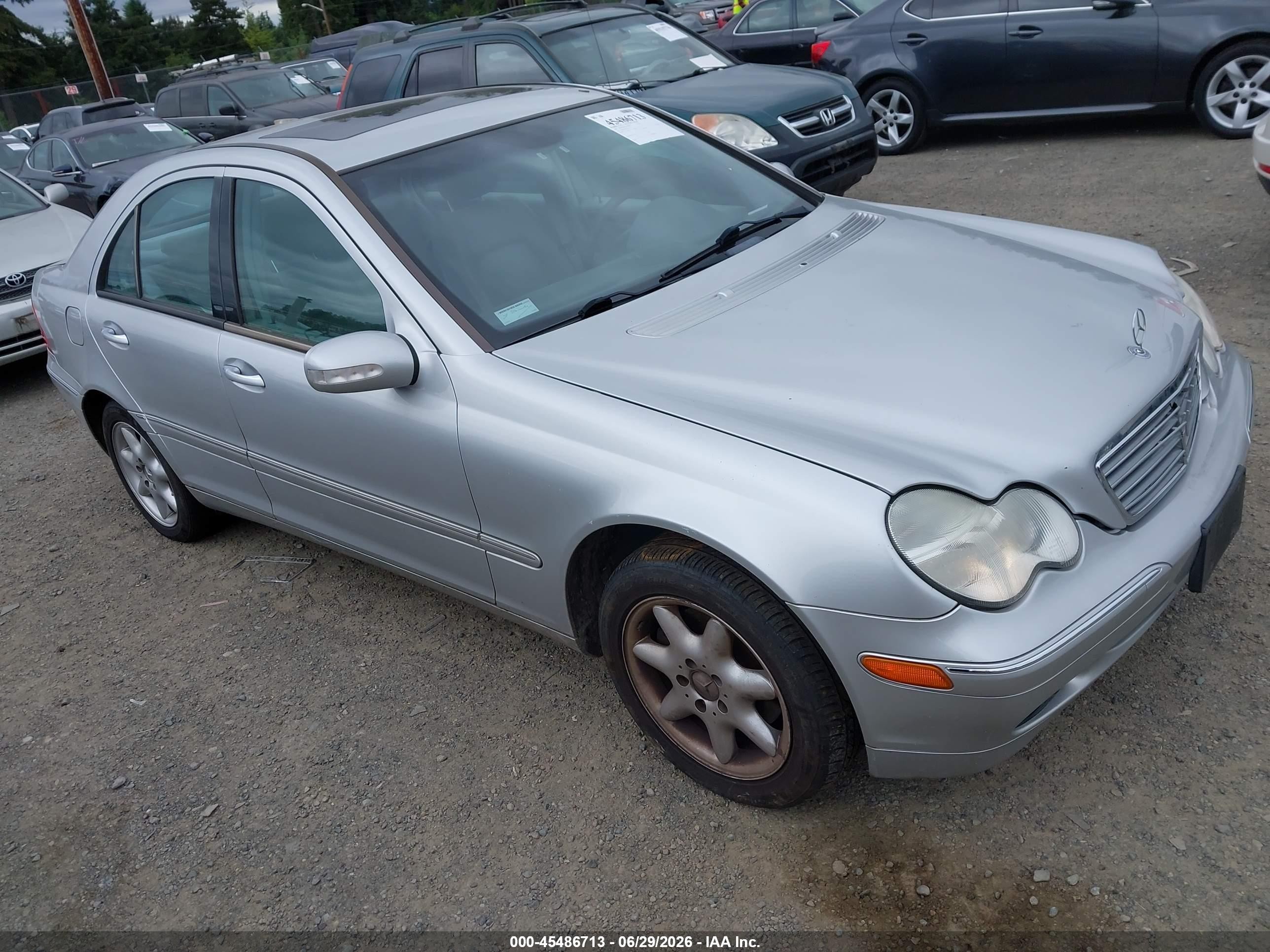 2001 Mercedes-Benz C 230/260/280/320, VIN WDBRF64J81F057118 — Normal wear