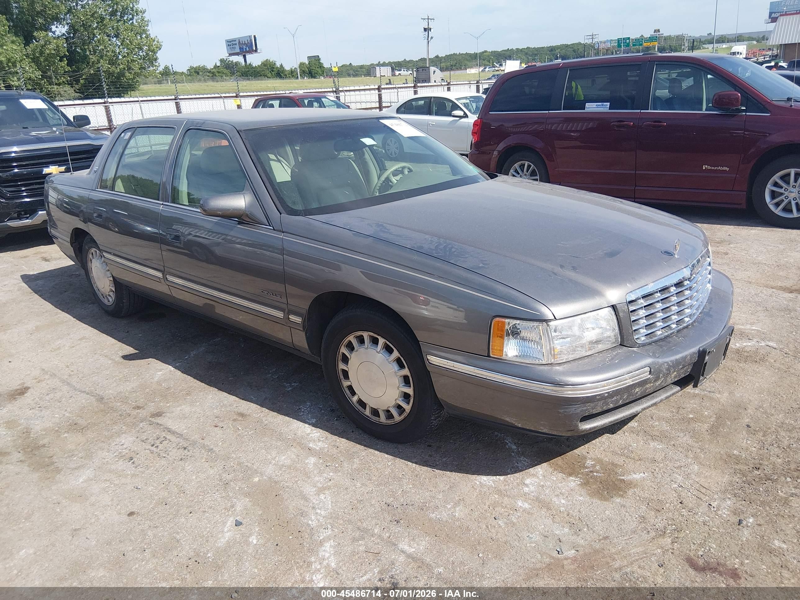 1999 Cadillac DeVille, VIN 1G6KD54Y7XU776318 — Normal wear