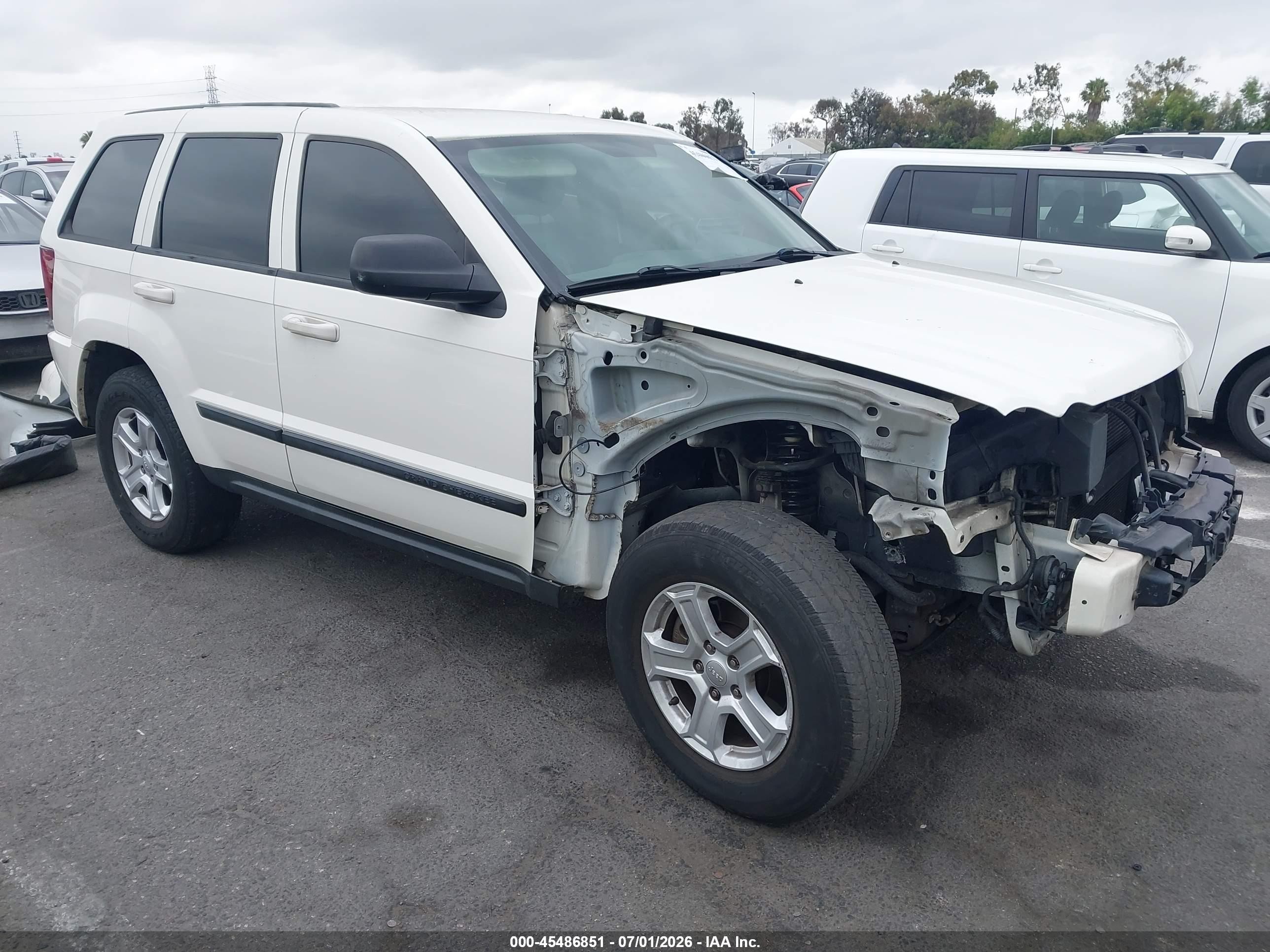 2008 Jeep Grand Cherokee Laredo, VIN 1J8GS48K58C216774 — Front end