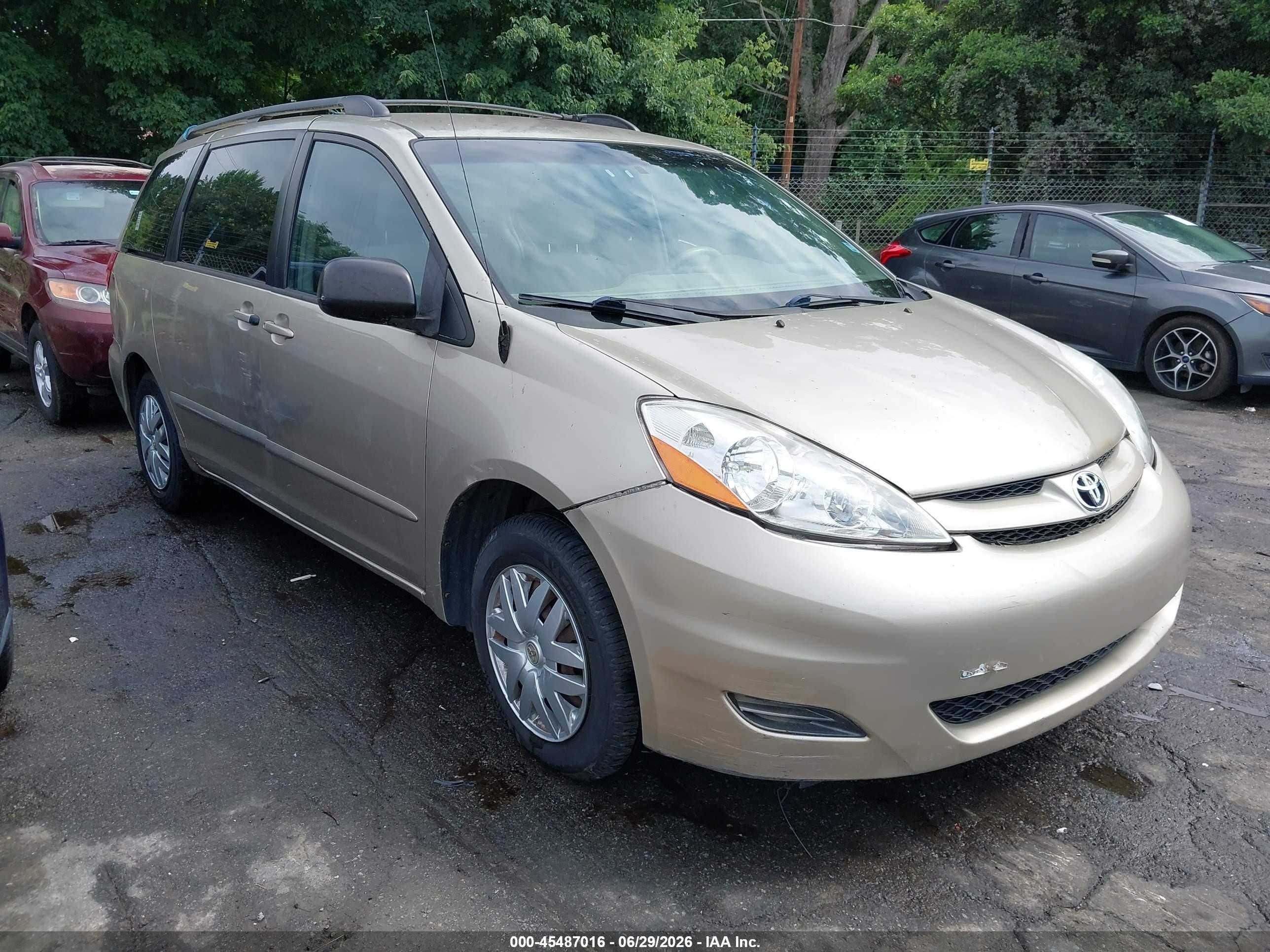 2007 Toyota Sienna CE, VIN 5TDZK23CX7S001599 — Normal wear