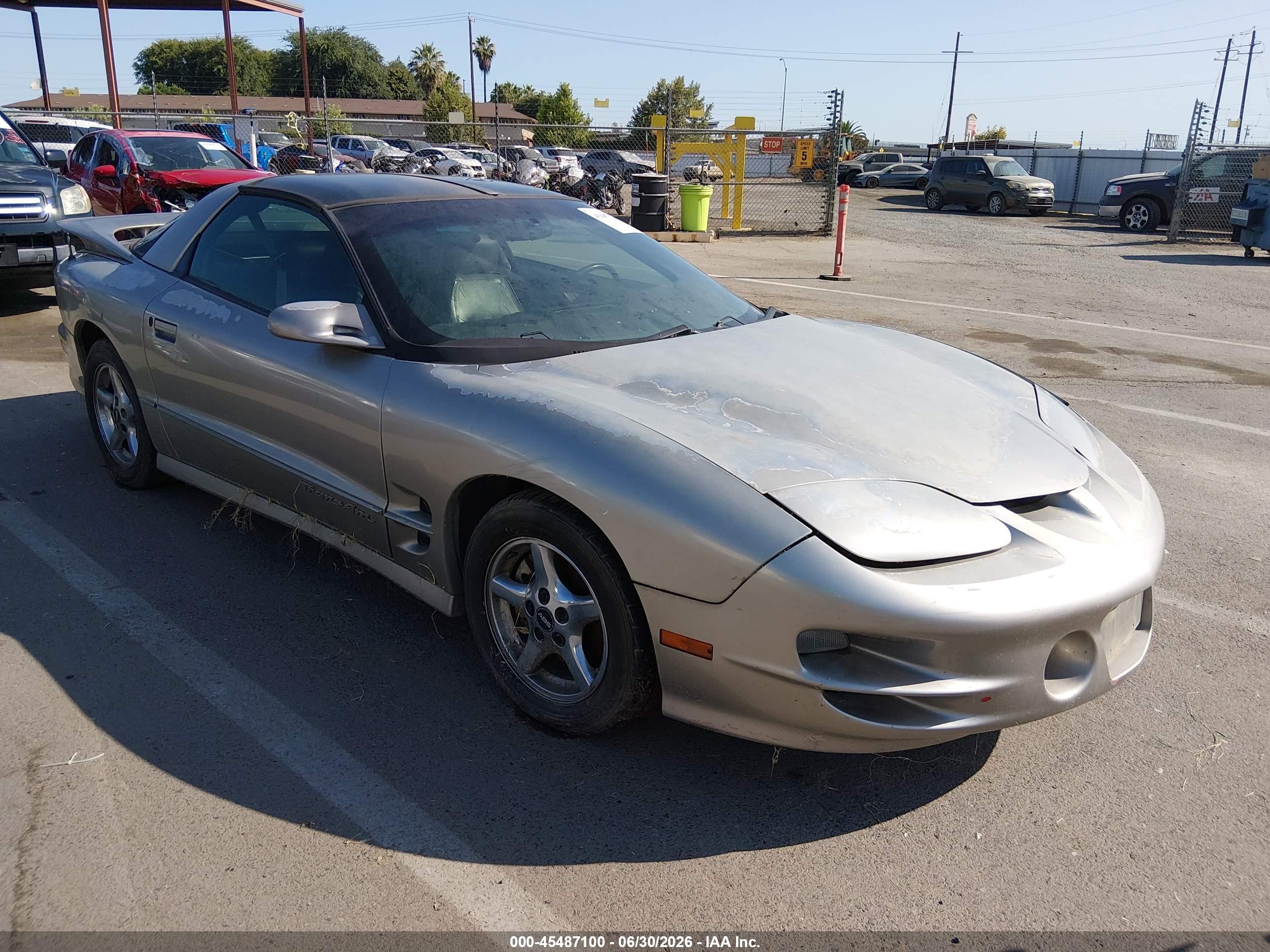 2002 Pontiac Firebird Formula, VIN 2G2FV22G222124178 — Normal wear