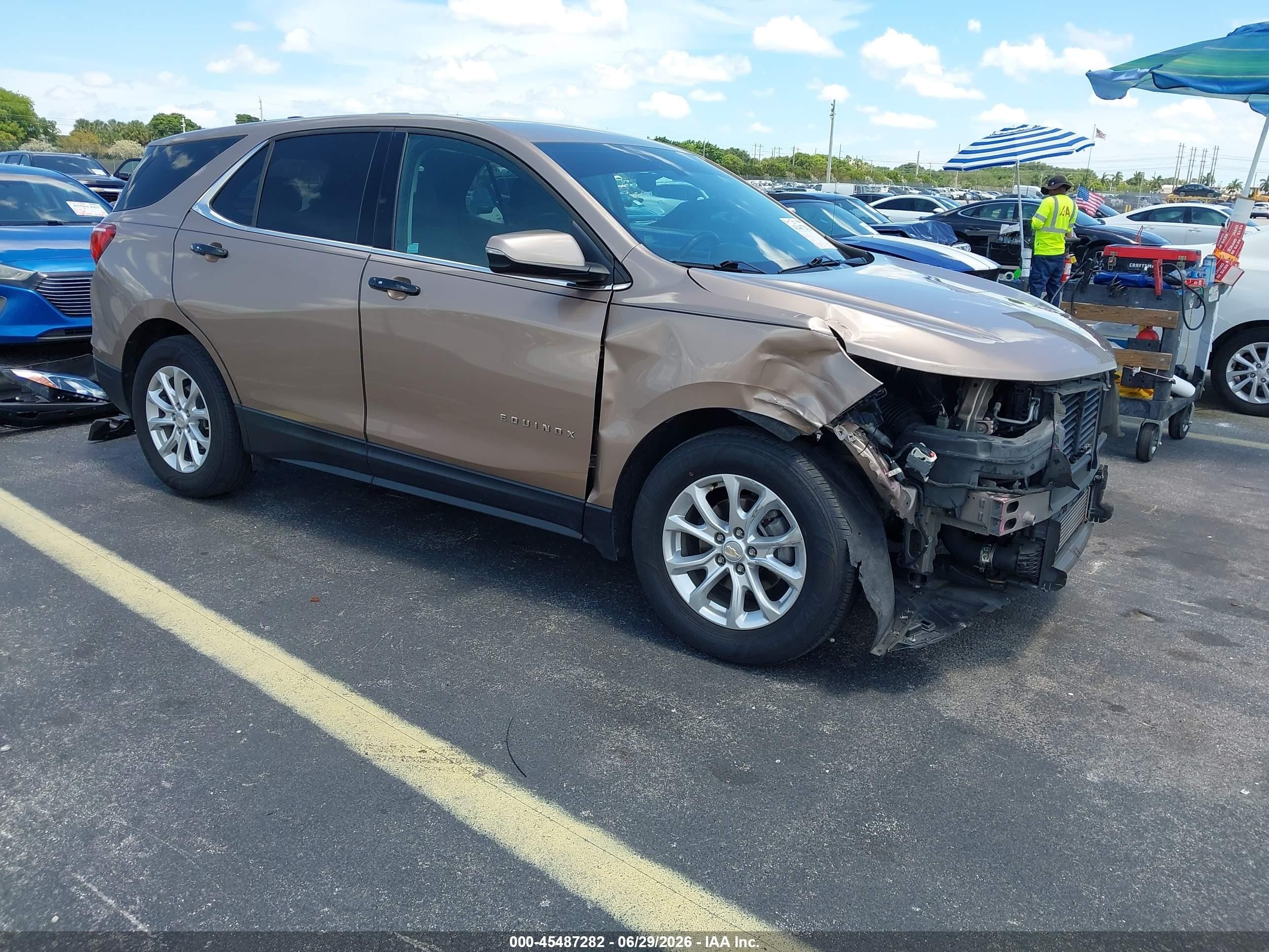 2018 Chevrolet Equinox LT, VIN 2GNAXJEV4J6251338 — Front end