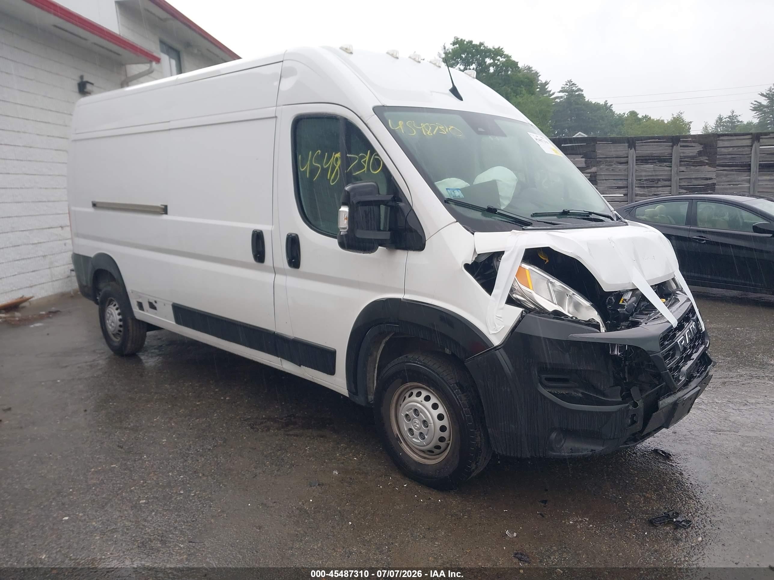 2024 Ram ProMaster Cargo Tradesman, VIN 3C6LRVDG8RE132071 — Перед