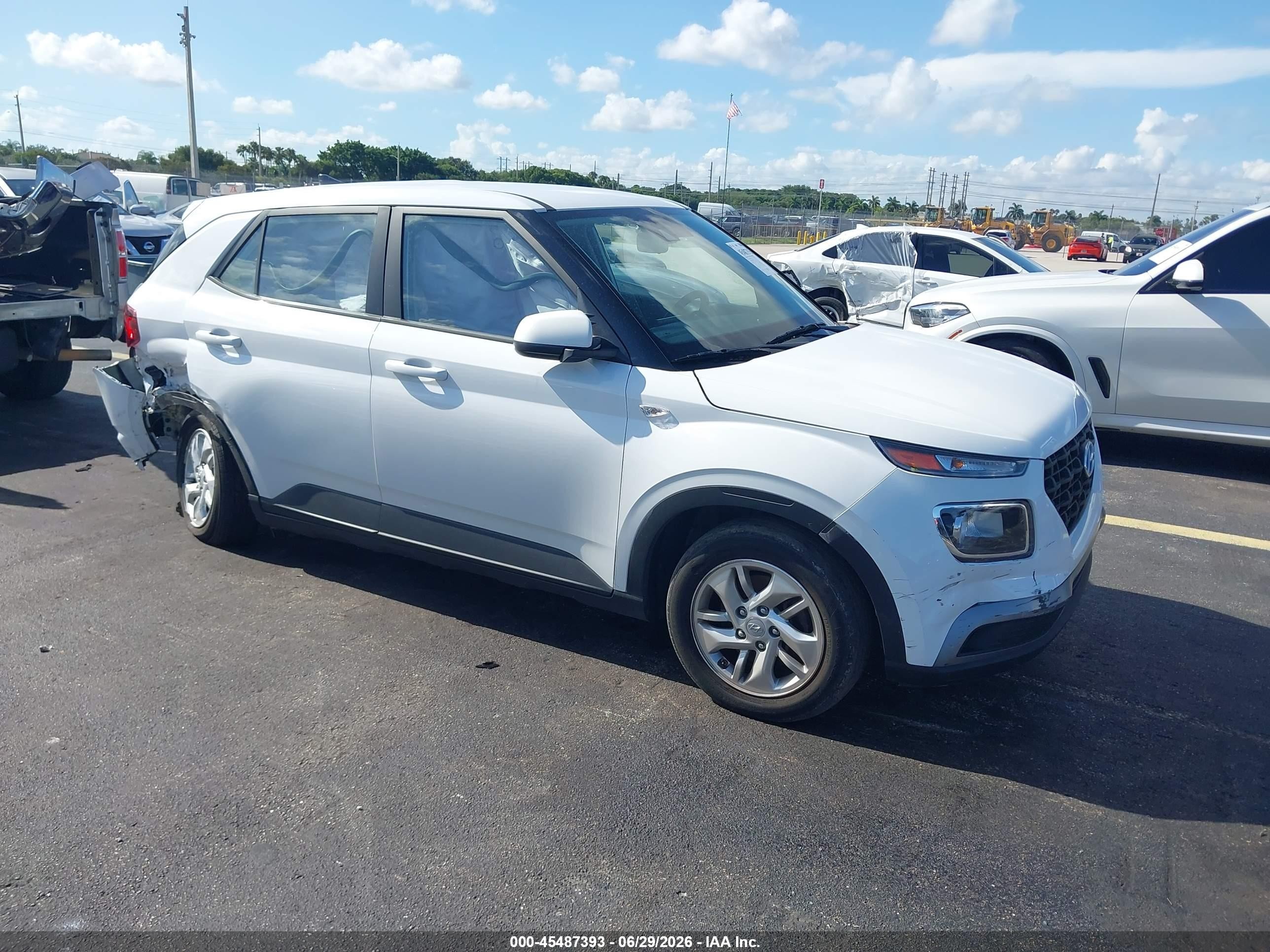 2022 Hyundai Venue SE, VIN KMHRB8A31NU160263 — Side