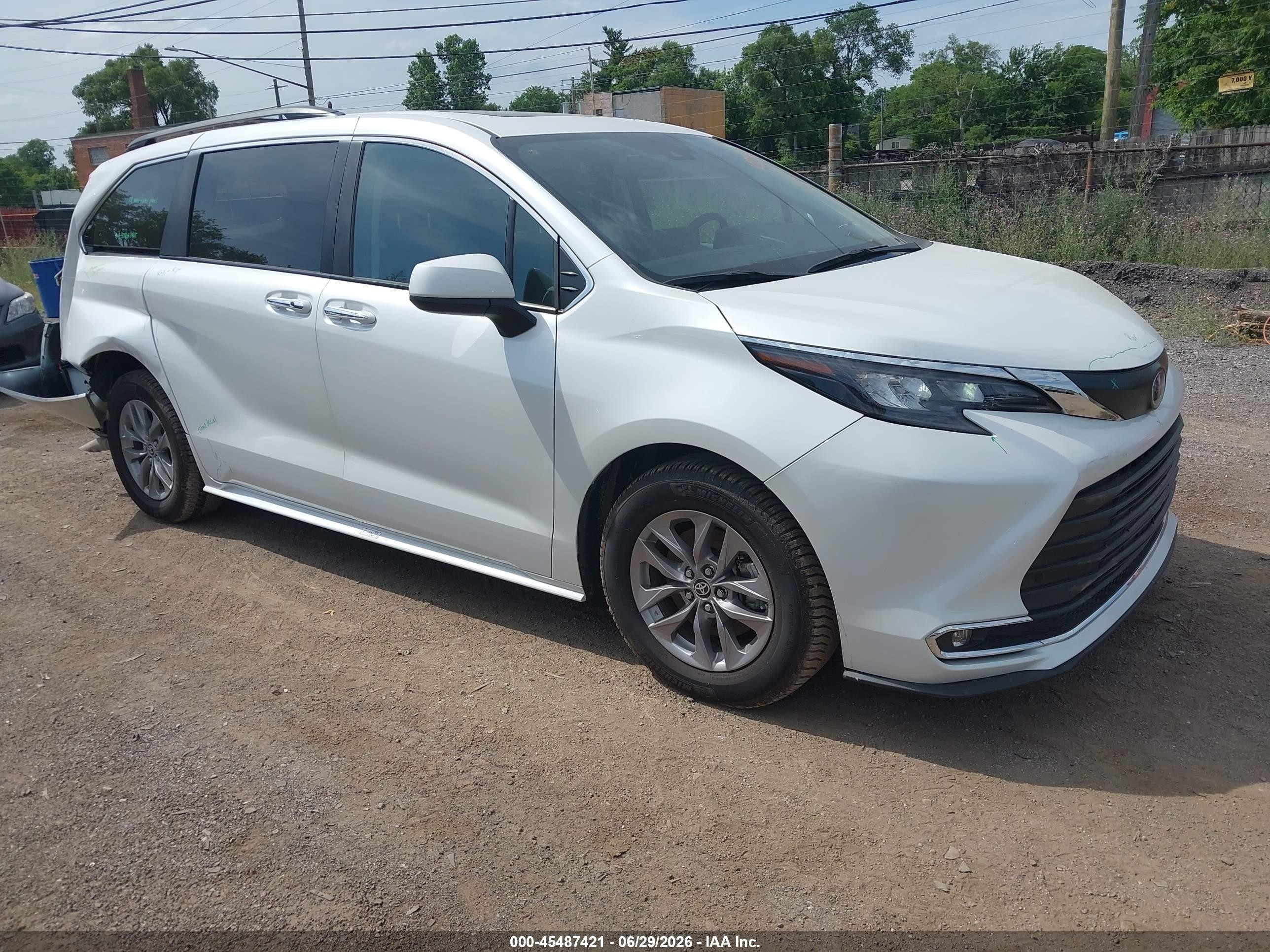 2024 Toyota Sienna XLE, VIN 5TDYSKFC3RS143173 — All over