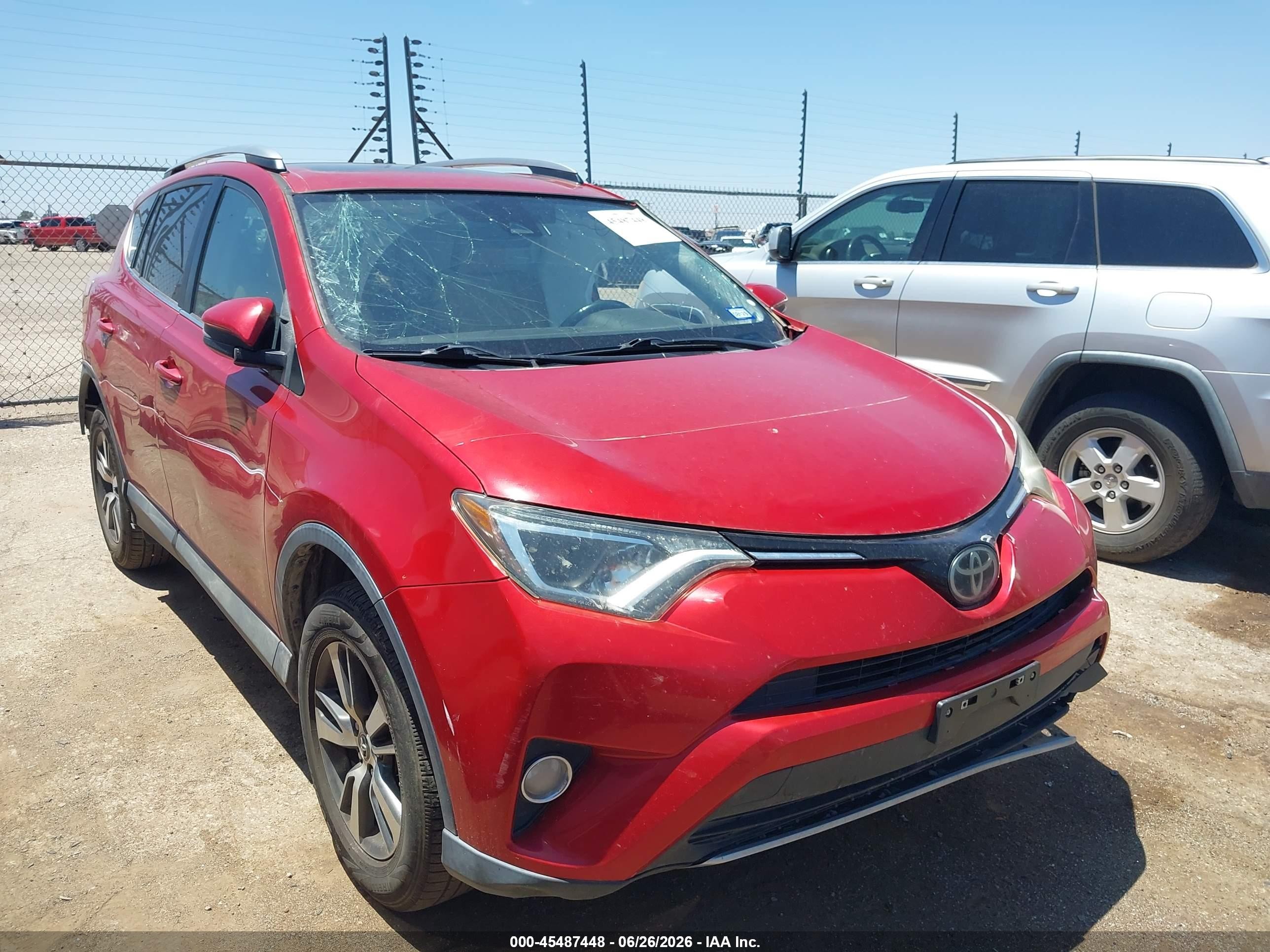 2017 Toyota RAV4 XLE, VIN 2T3RFREV1HW587704 — Опрокидывание