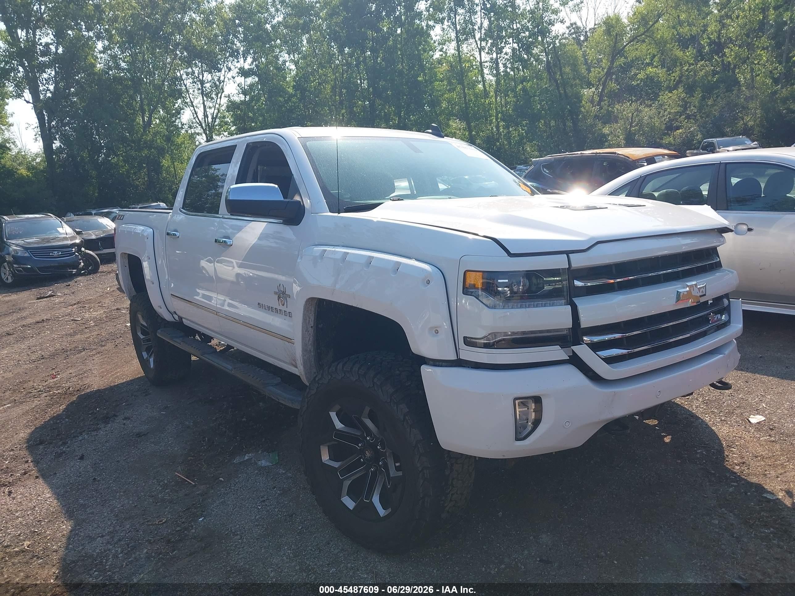 2018 Chevrolet Silverado 1500 LTZ, VIN 3GCUKSEJ3JG321861 — Front end