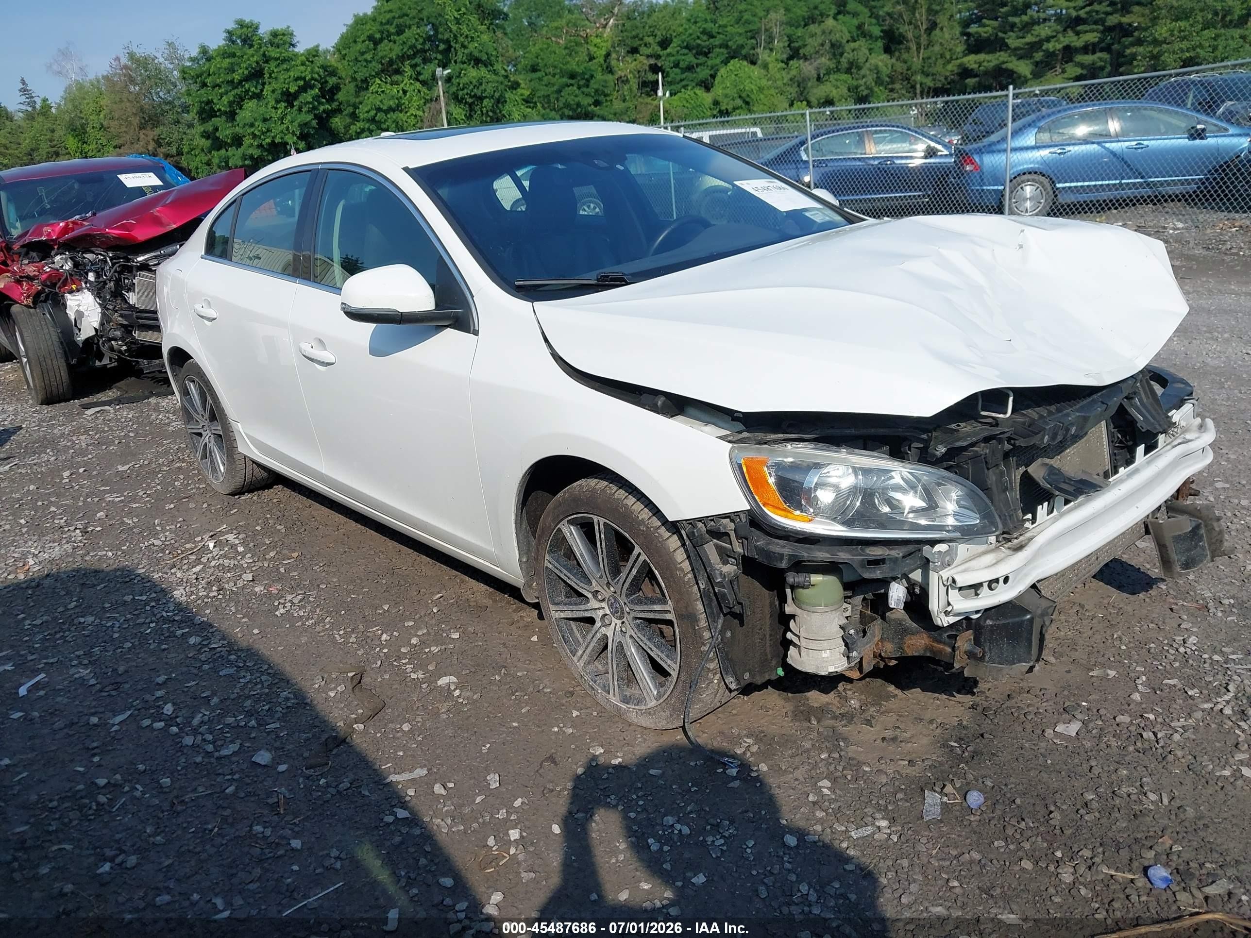 2016 Volvo S60 T5 Premier, VIN LYV612TK9GB113197 — Front end