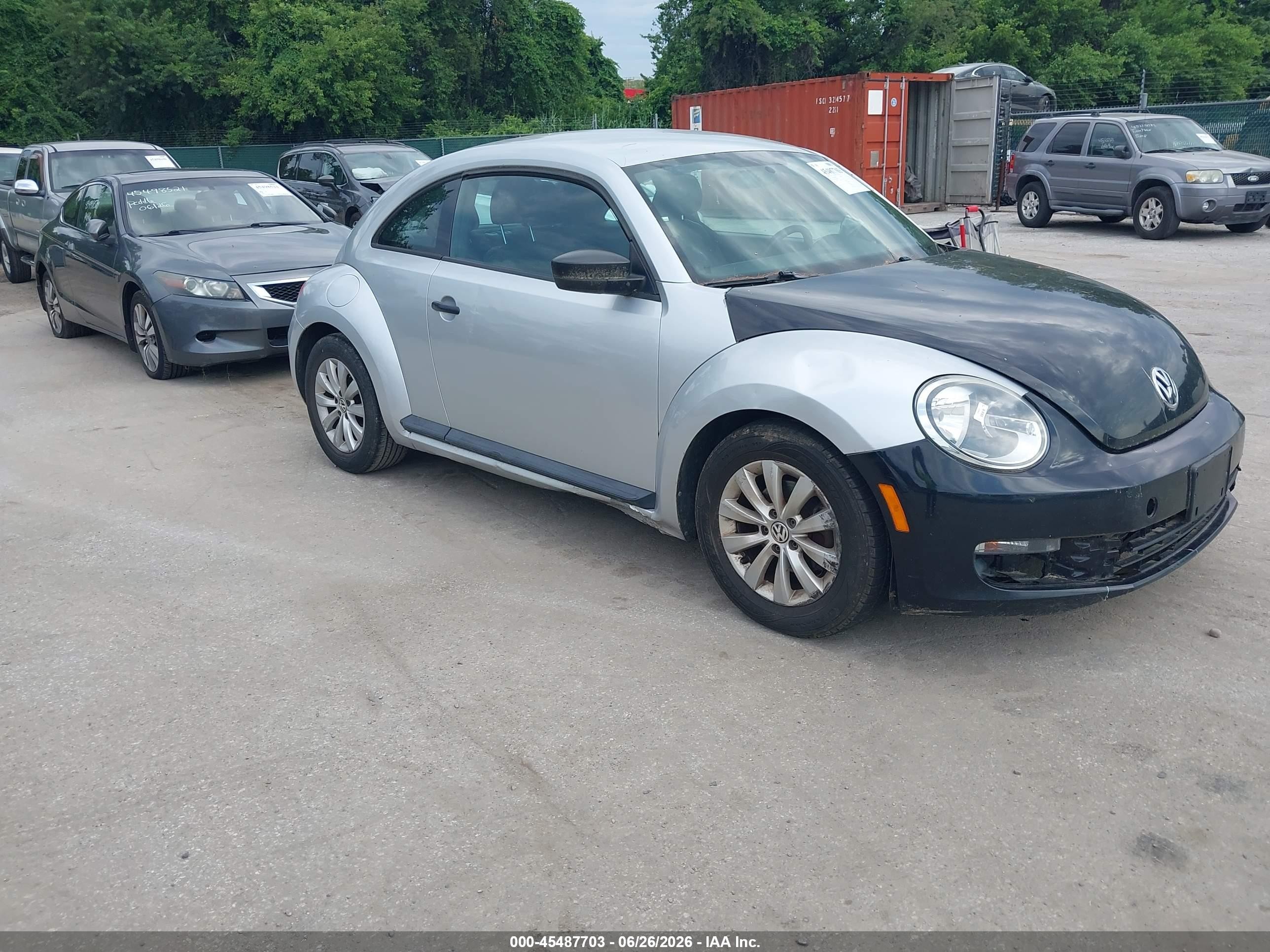 2014 Volkswagen Beetle Entry, VIN 3VWFP7AT1EM606206 — Normal wear