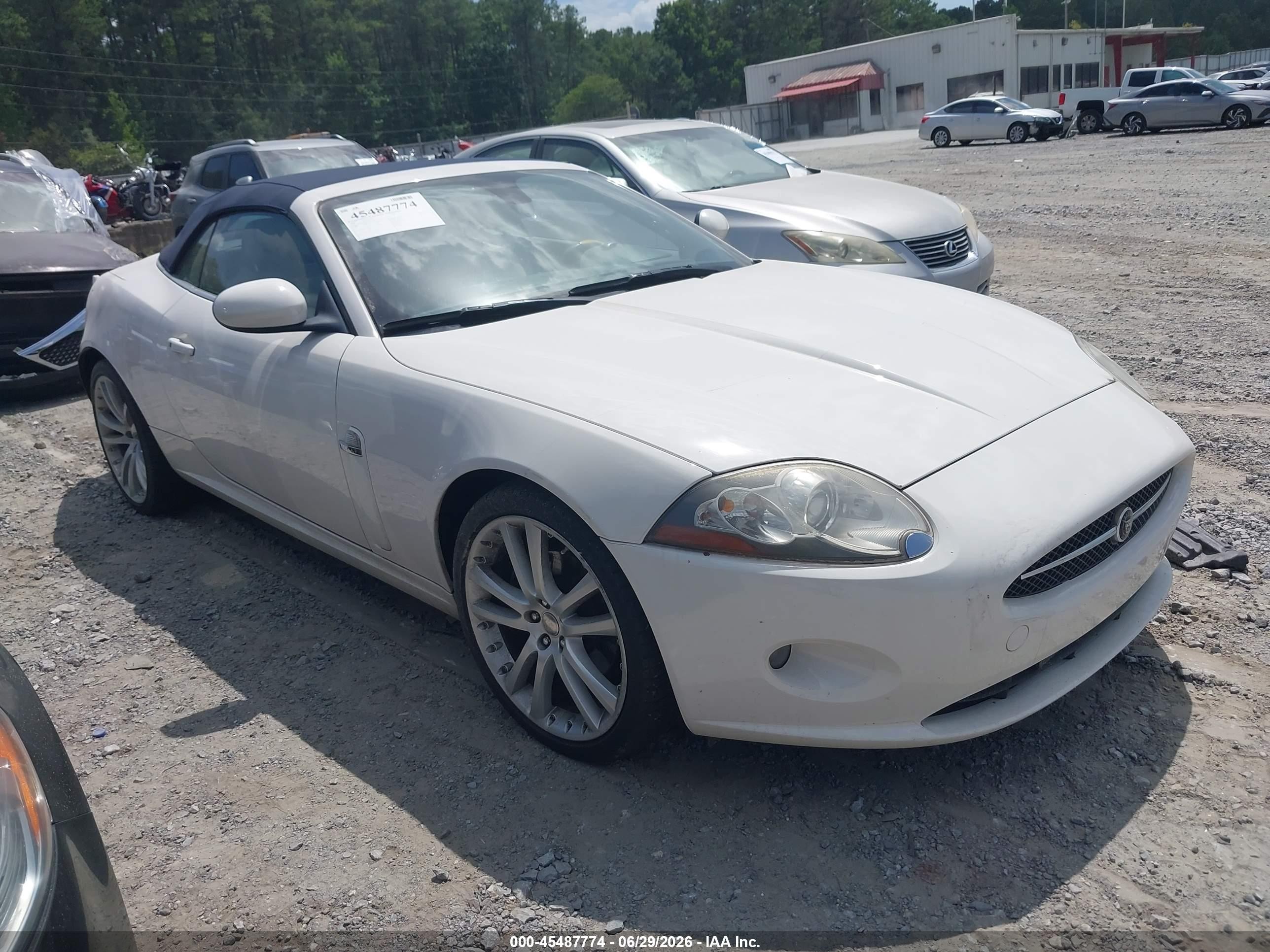 2007 Jaguar XK, VIN SAJDA44B075B05639 — Front end