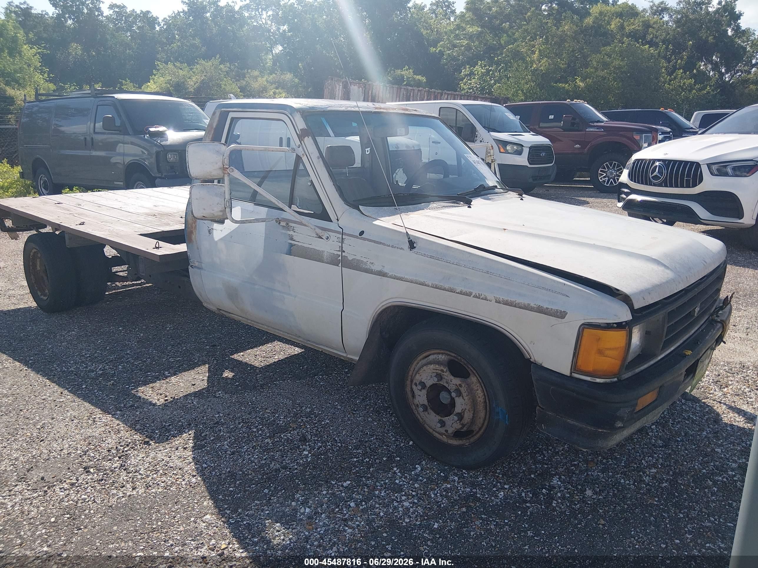 1988 Toyota Pickup, VIN JT5RN75U2J0022981 — Не указано