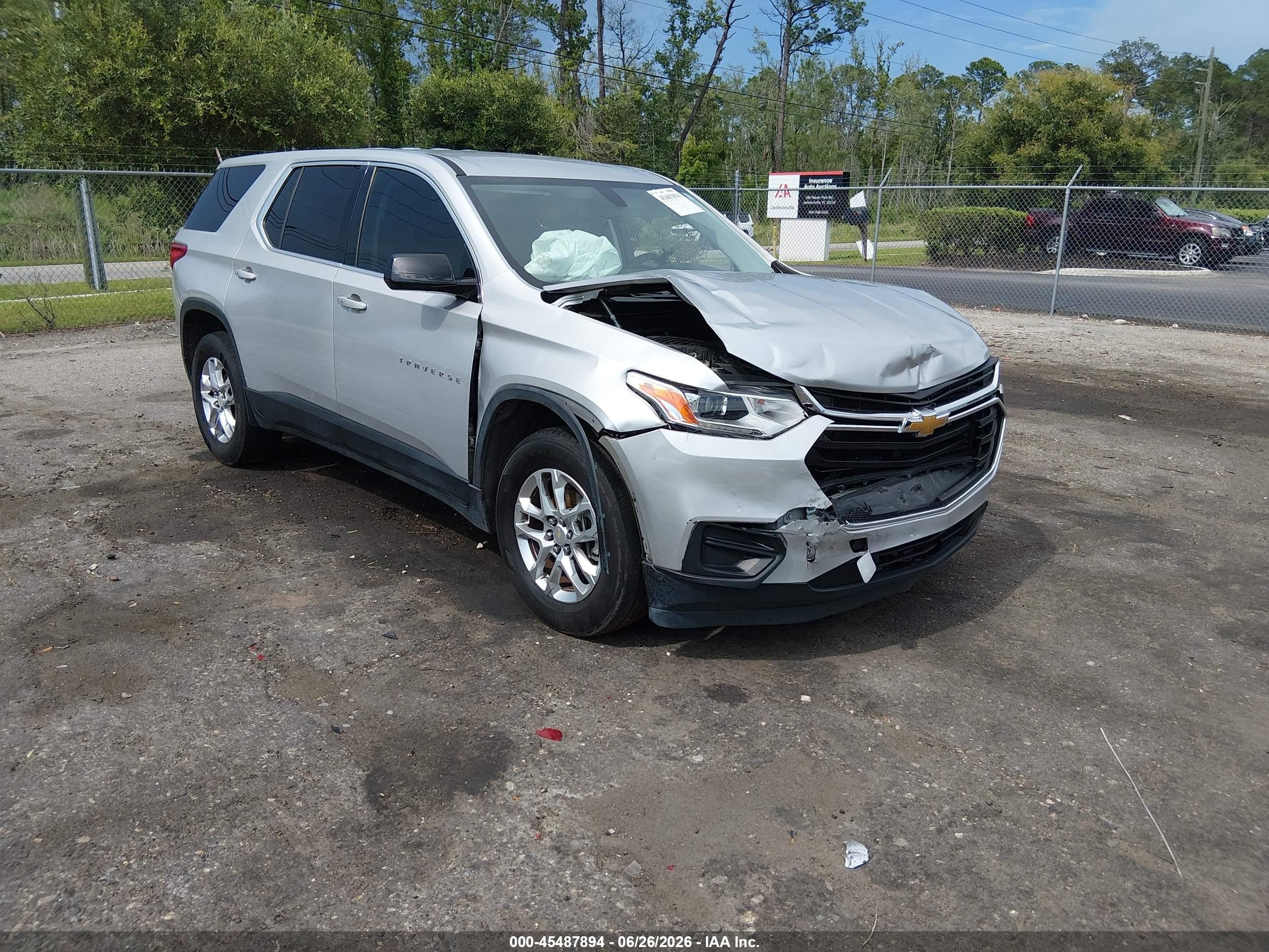 2019 Chevrolet Traverse LS, VIN 1GNERFKW0KJ231582 — Front end