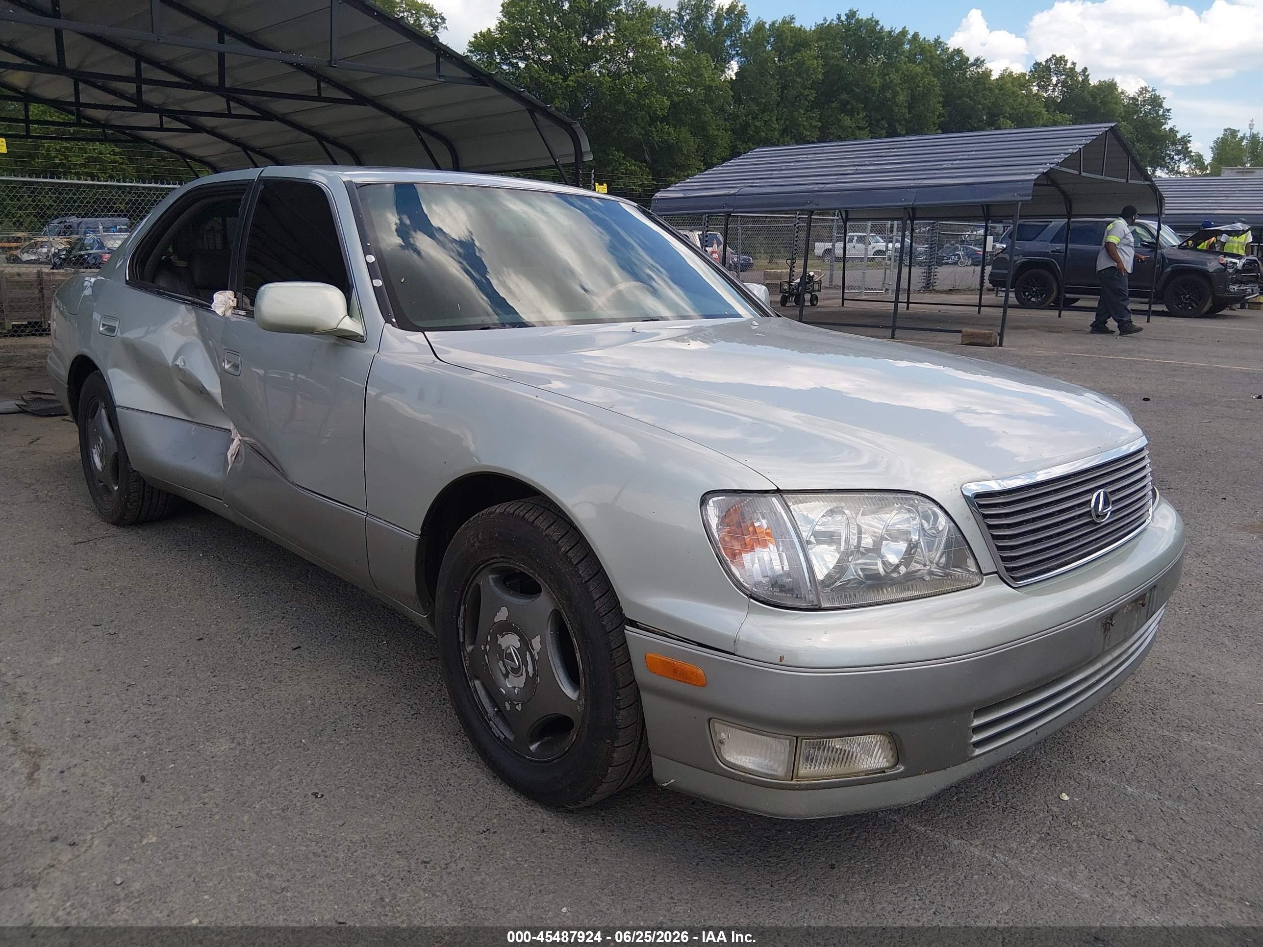 1998 Lexus LS 400, VIN JT8BH28F7W0122433 — Side