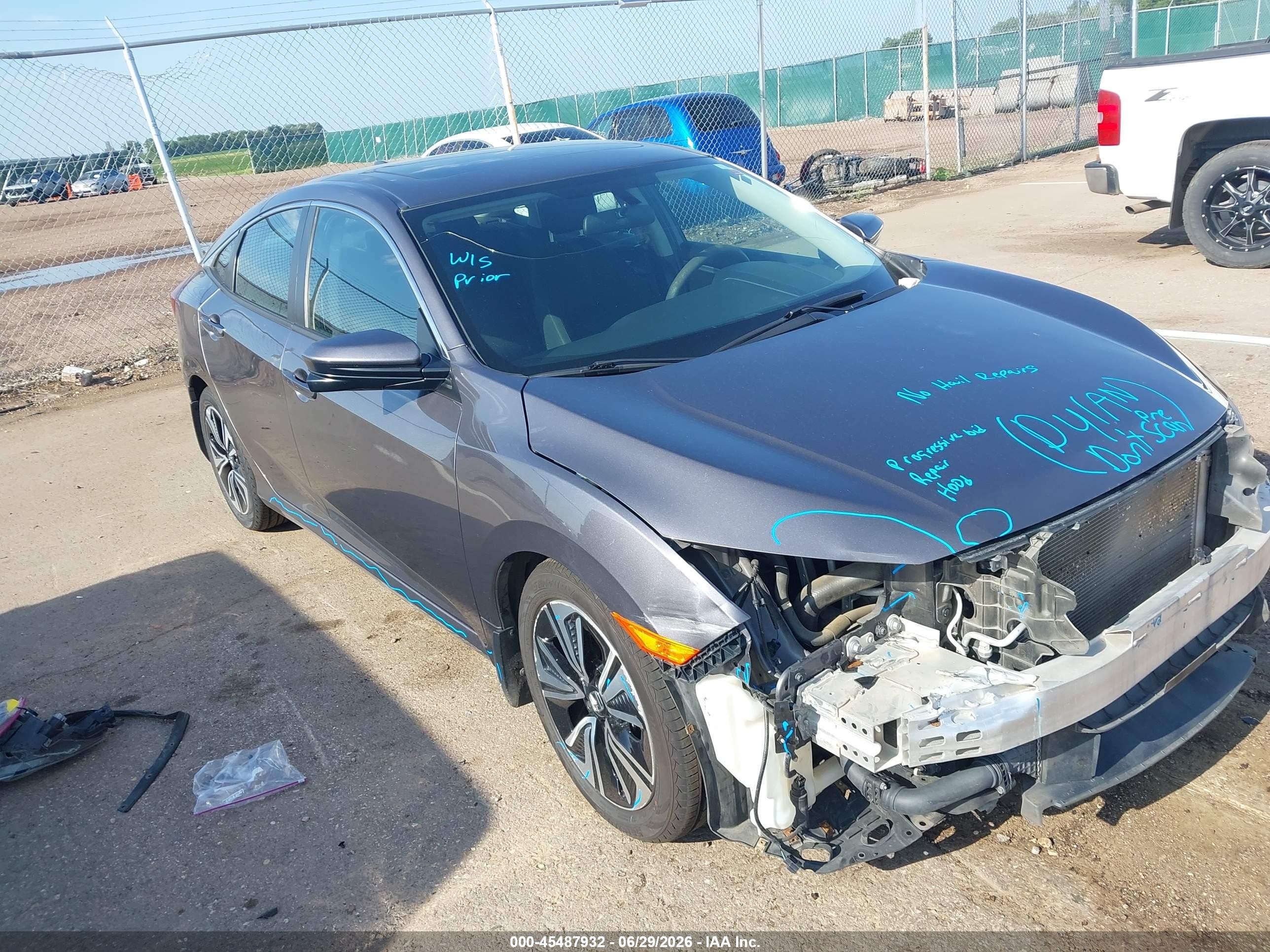 2017 Honda Civic EX-T, VIN 2HGFC1F35HH649438 — Перед