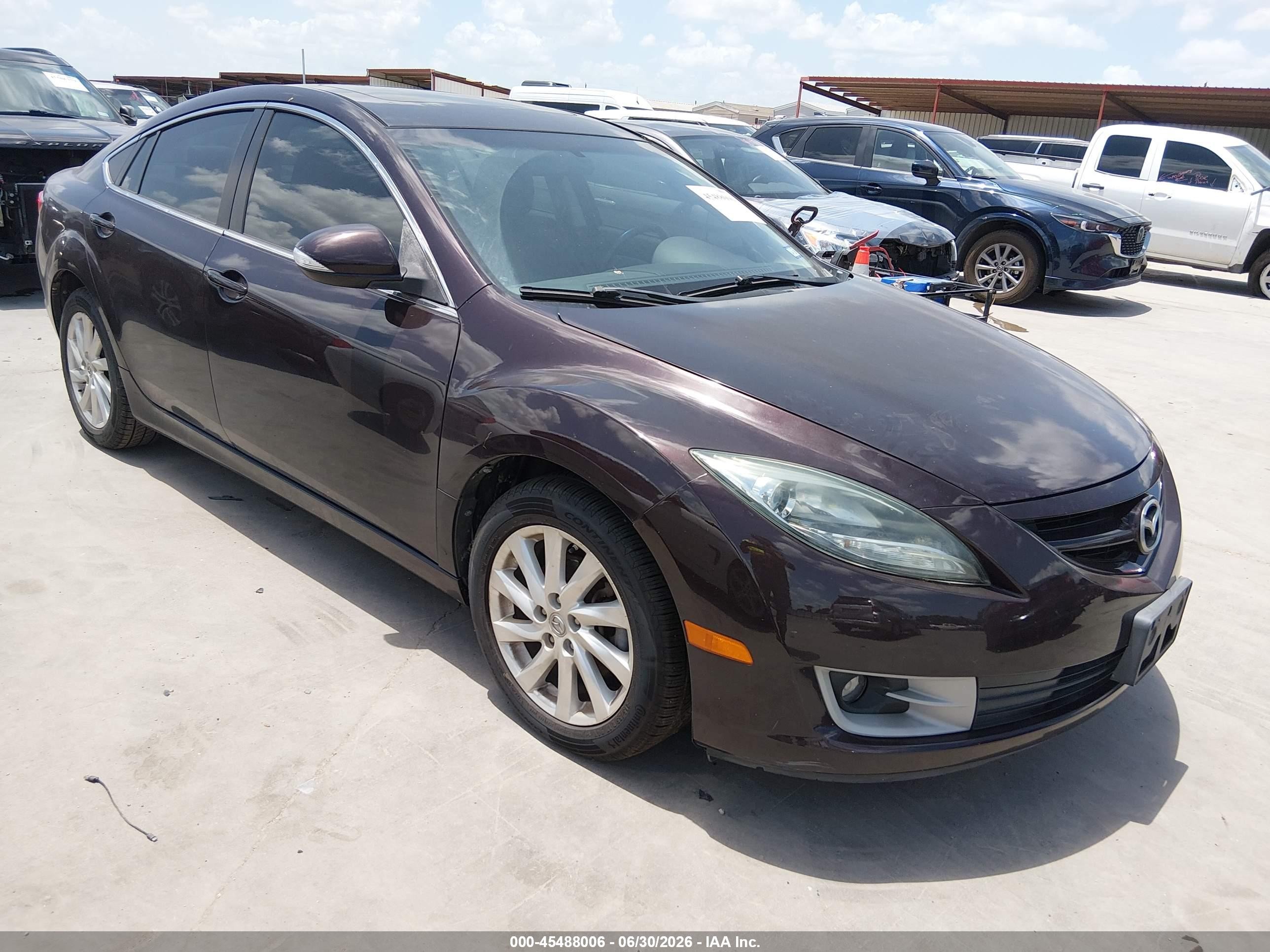 2011 Mazda 6 i Grand Touring, VIN 1YVHZ8CH4B5M10695 — Normal wear