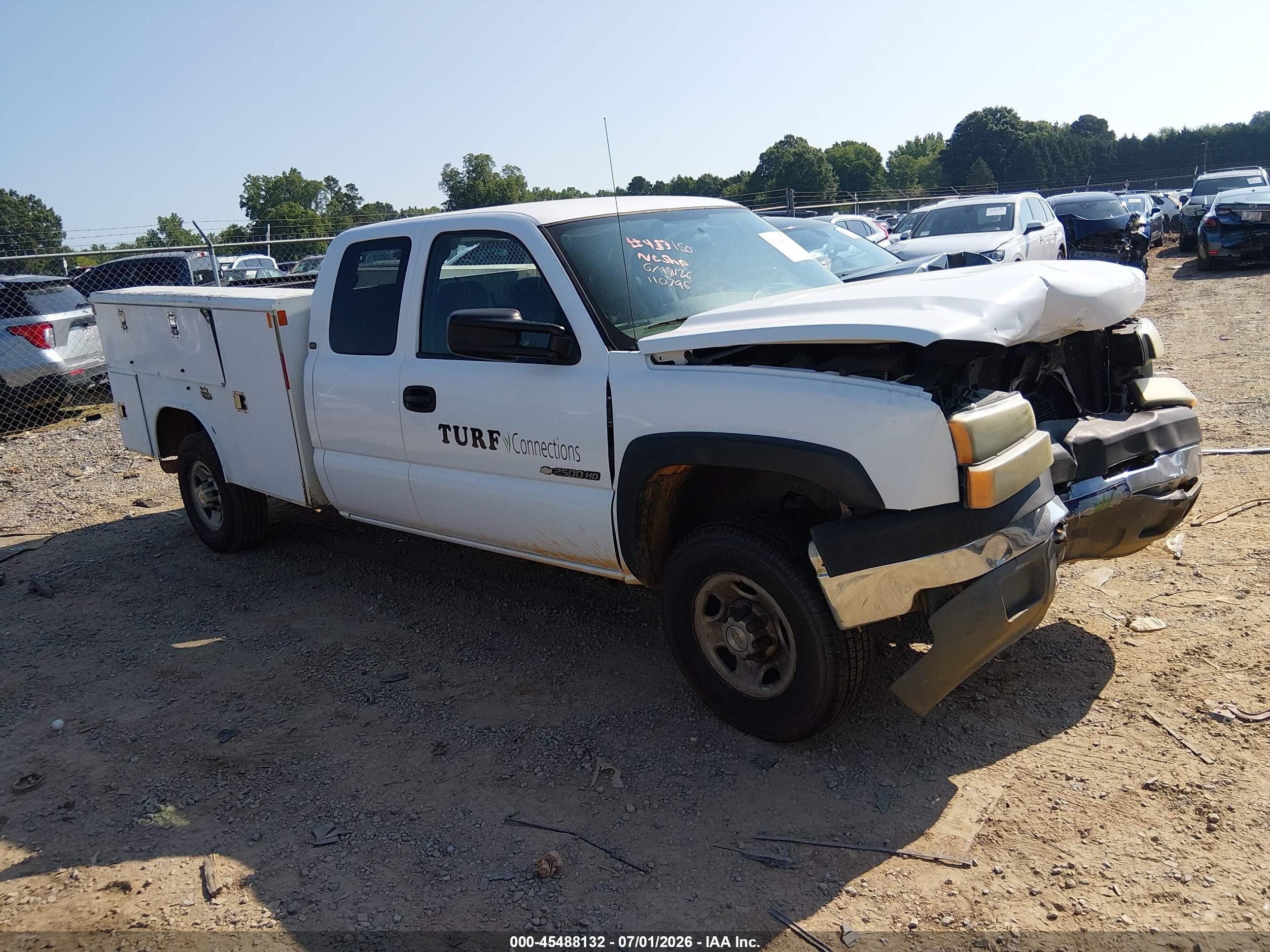 2005 Chevrolet Silverado 2500HD Work Truck, VIN 1GCHC29U45E110796 — Front end