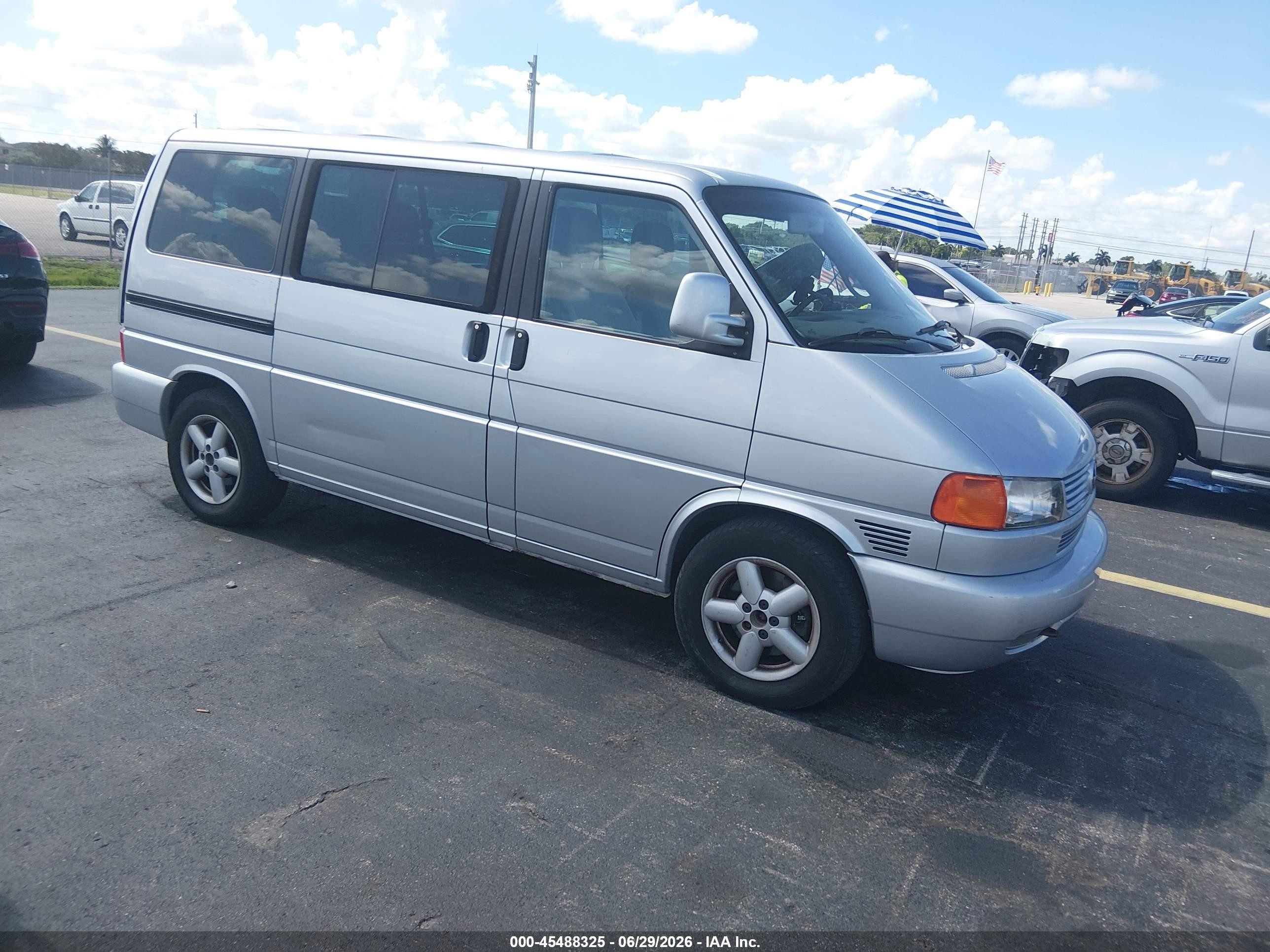 2002 Volkswagen EuroVan MV, VIN WV2MB47042H092339 — Rear end