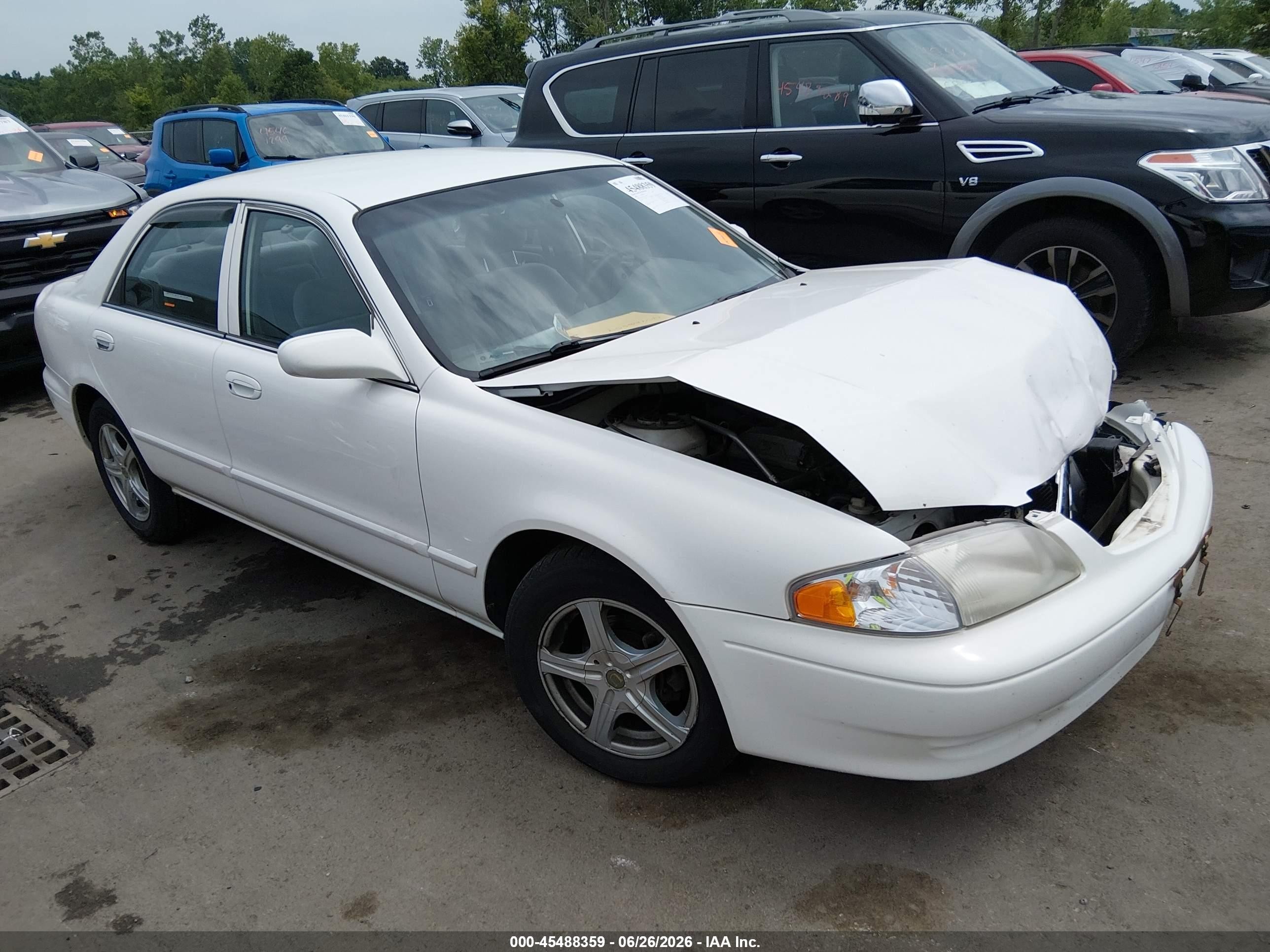 2000 Mazda 626 LX, VIN 1YVGF22C2Y5131861 — Front end