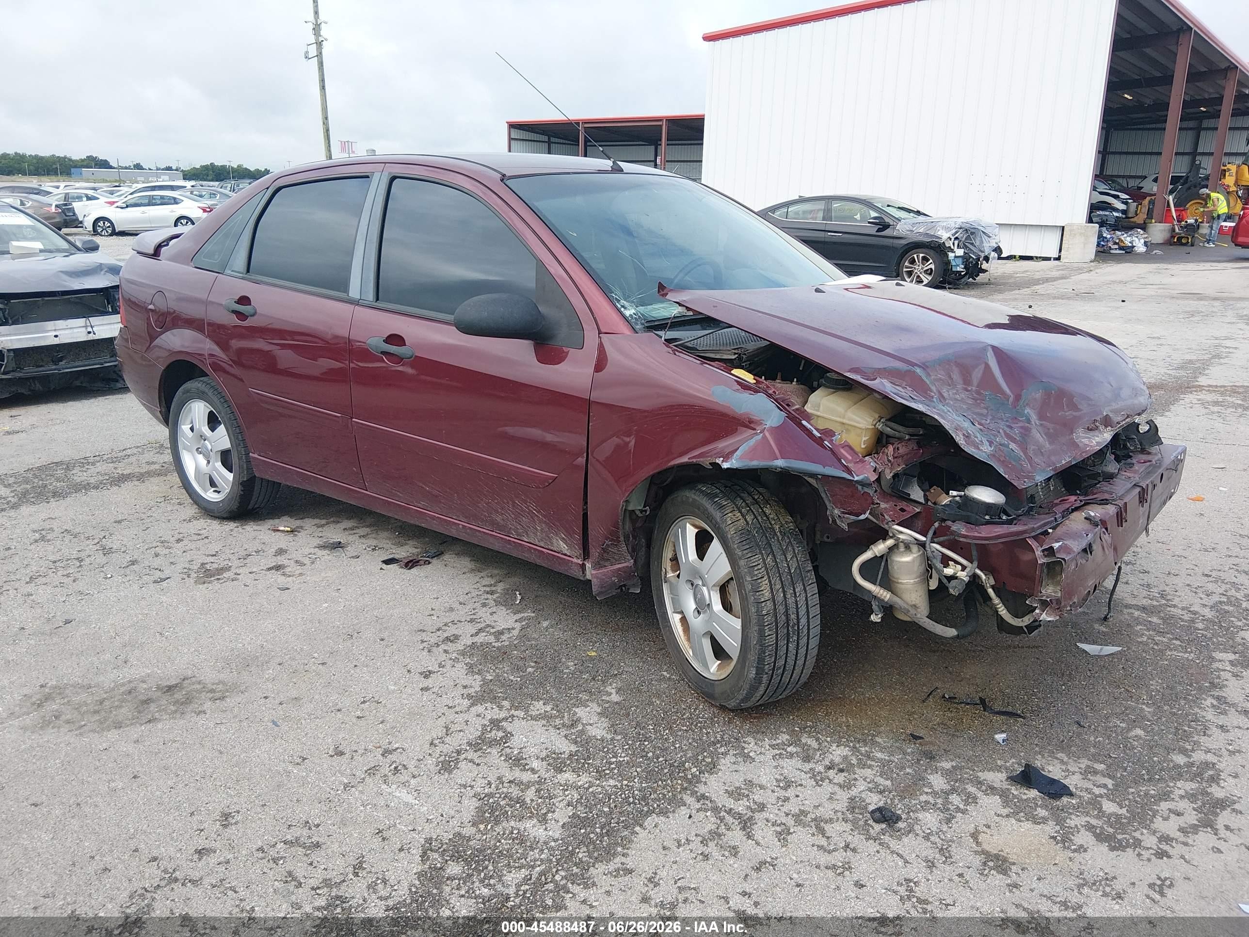 2007 Ford Focus S, VIN 1FAHP34N47W259769 — Front end