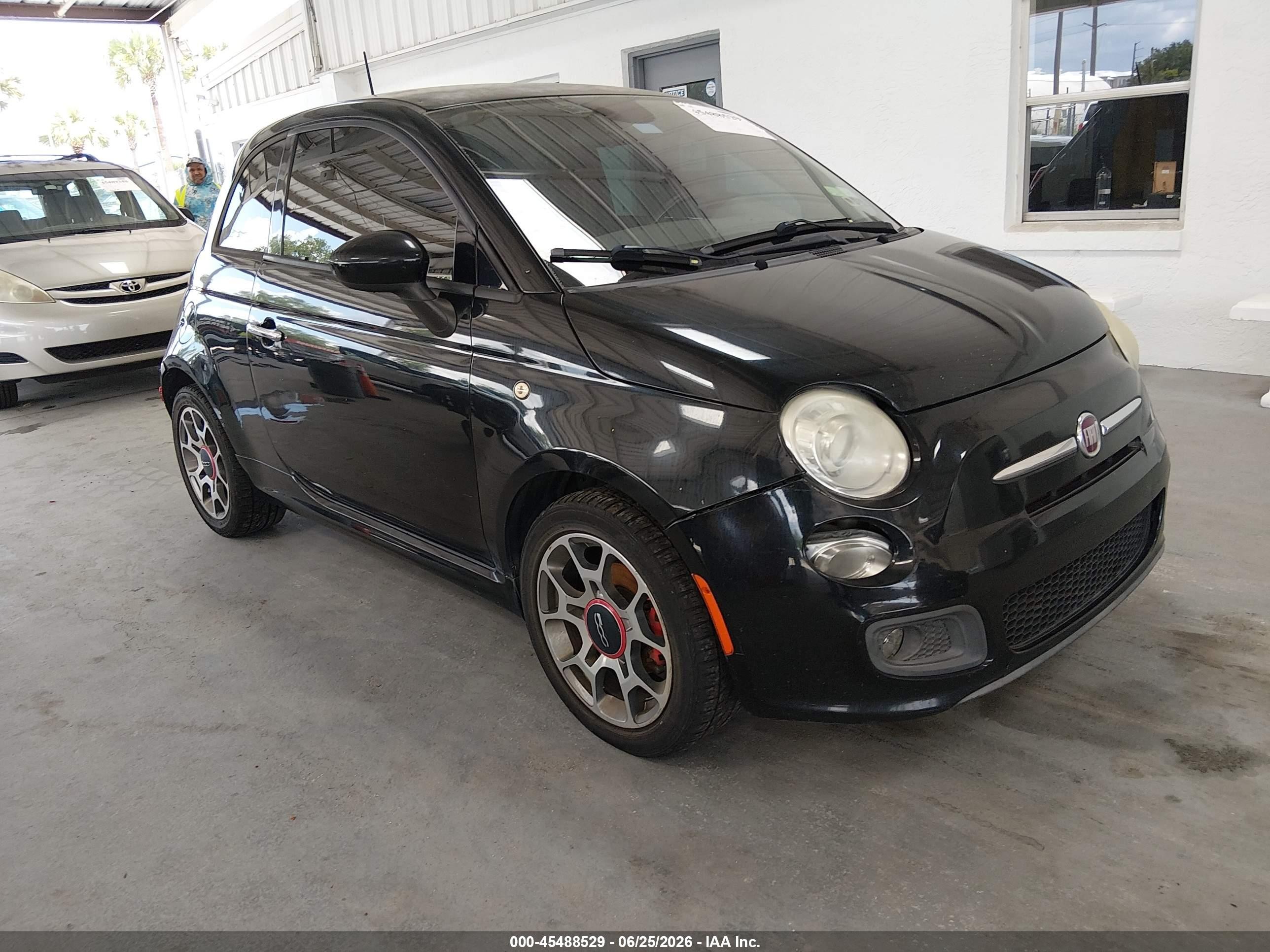 2015 FIAT 500 Sport, VIN 3C3CFFBR9FT585400 — Normal wear