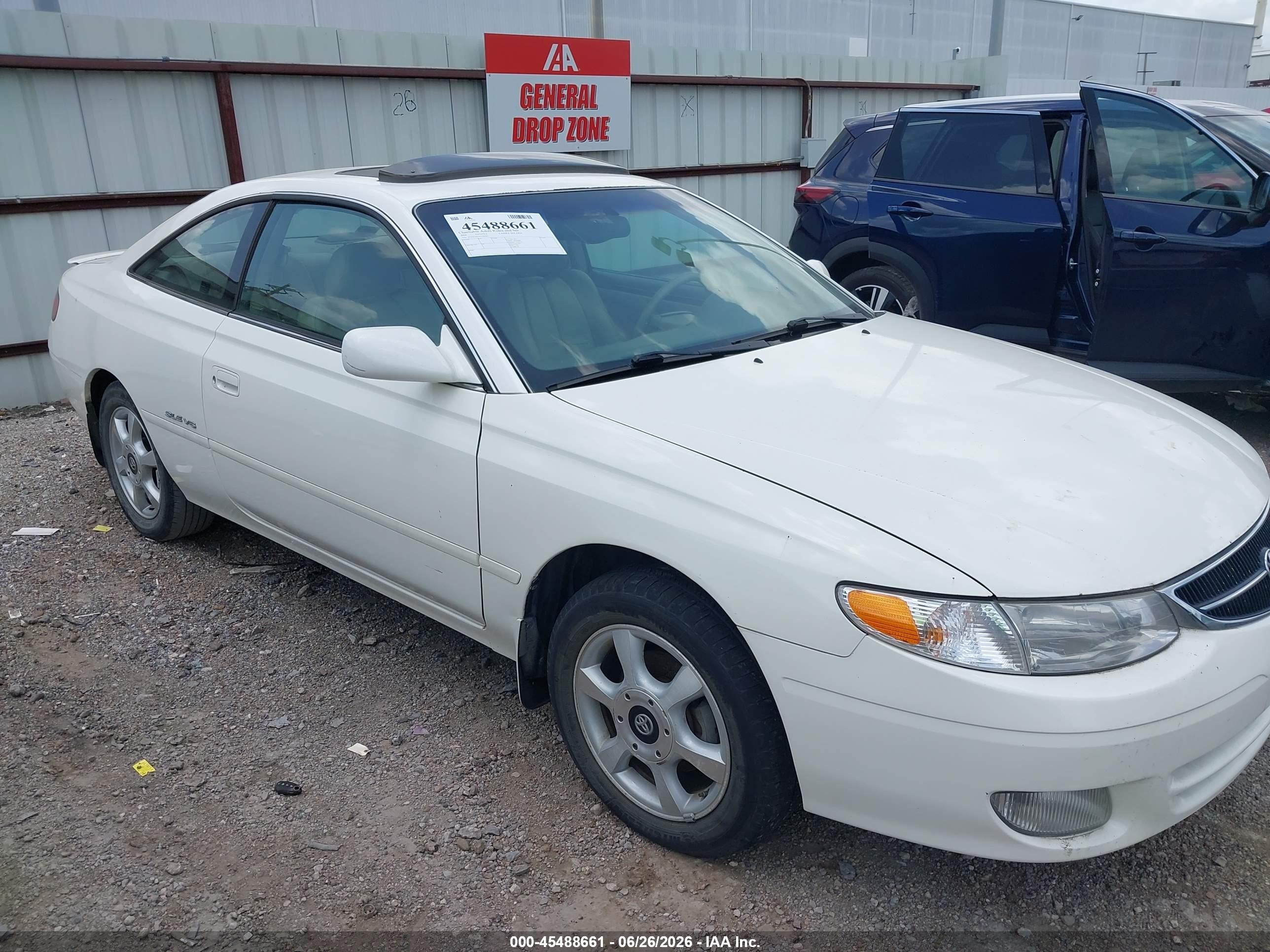 2000 Toyota Solara SE, VIN 2T1CF22P1YC350563 — Normal wear