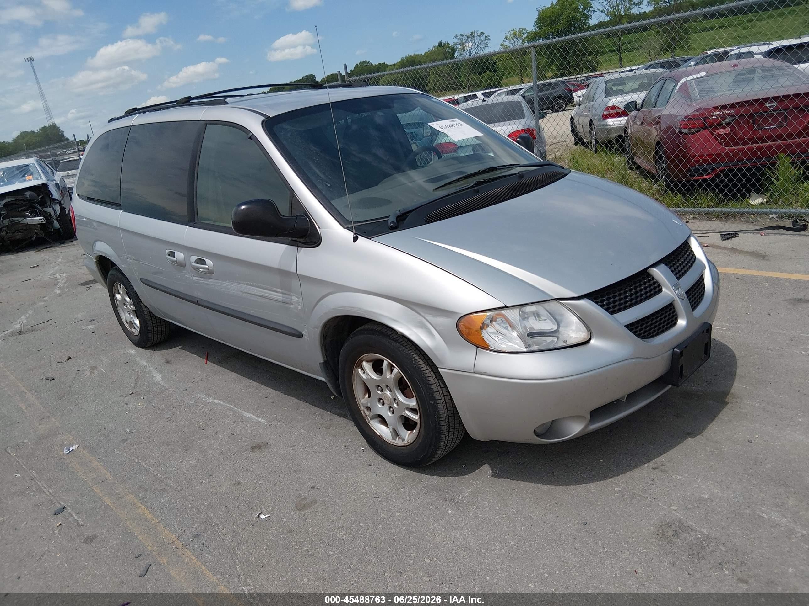 2003 Dodge Caravan Sport, VIN 2D4GP44L43R235827 — Бок